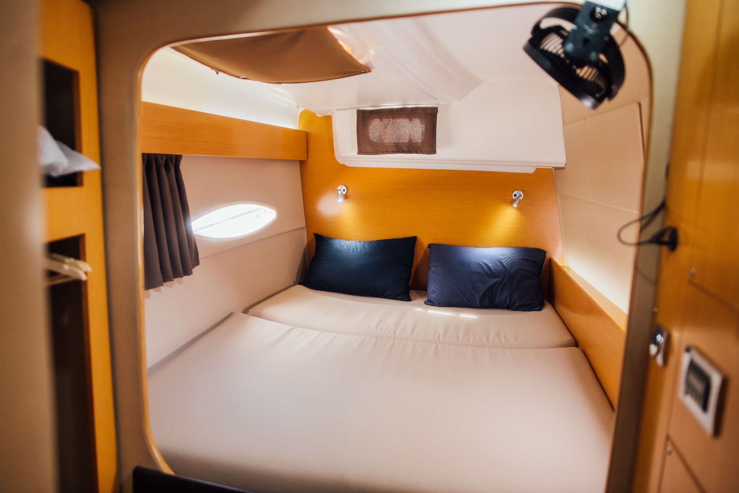 Интерьер Парусной яхты. Фотограф и Видеограф Анапа, Новороссийск, Краснодар. Алина и Женя