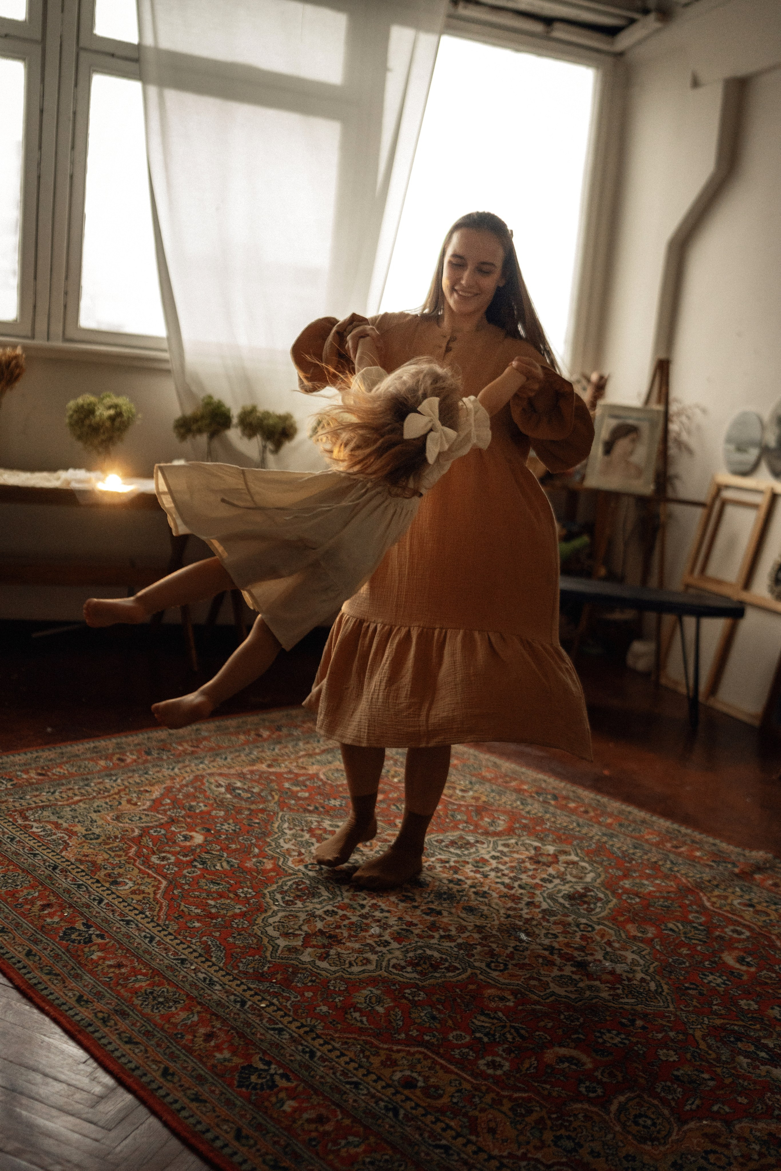 В мастерской художника. Семейный фотограф Москва. Фотограф беременности и материнства Москва