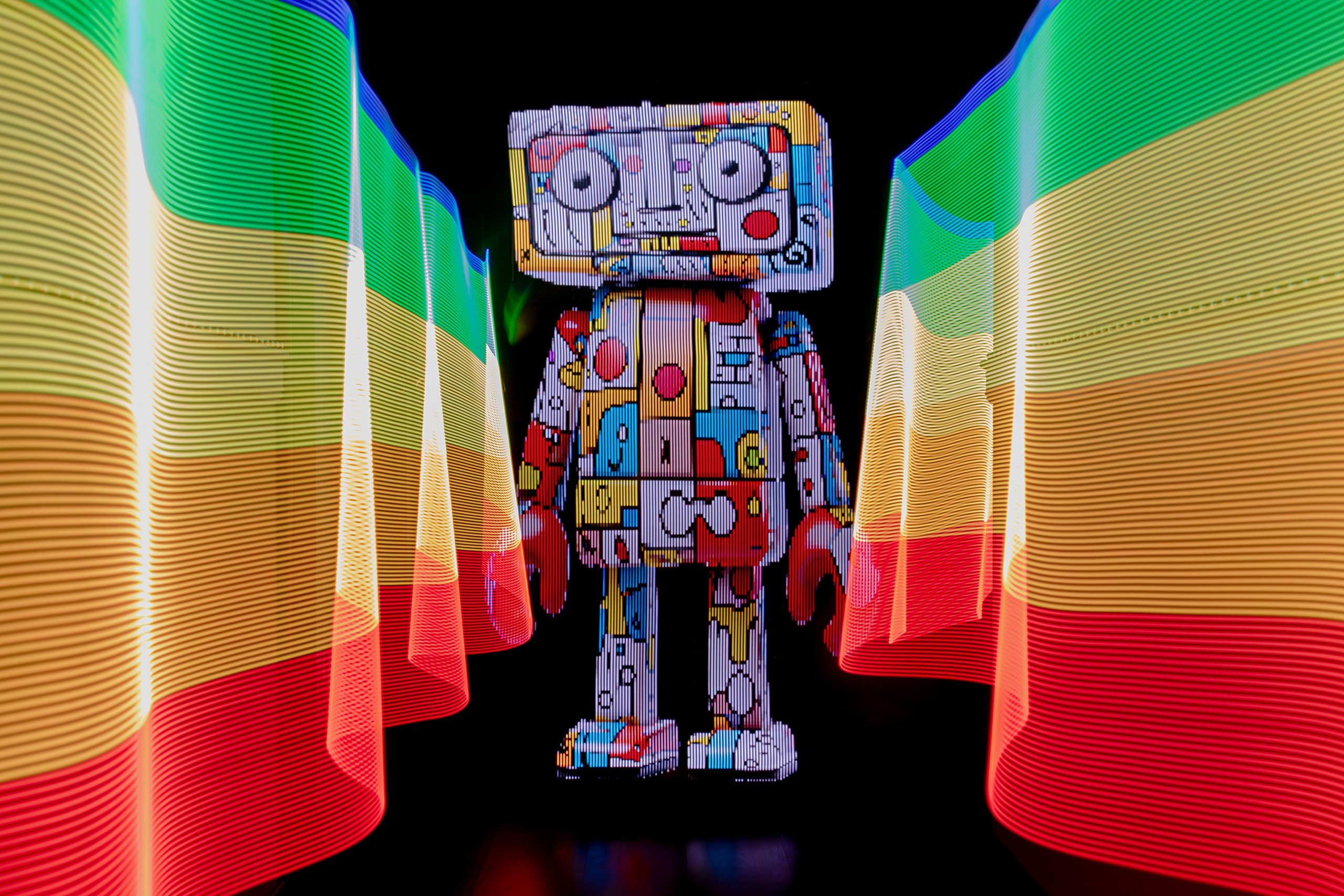 Рисование светом. Скульптуры из воды Сергея Толмачева