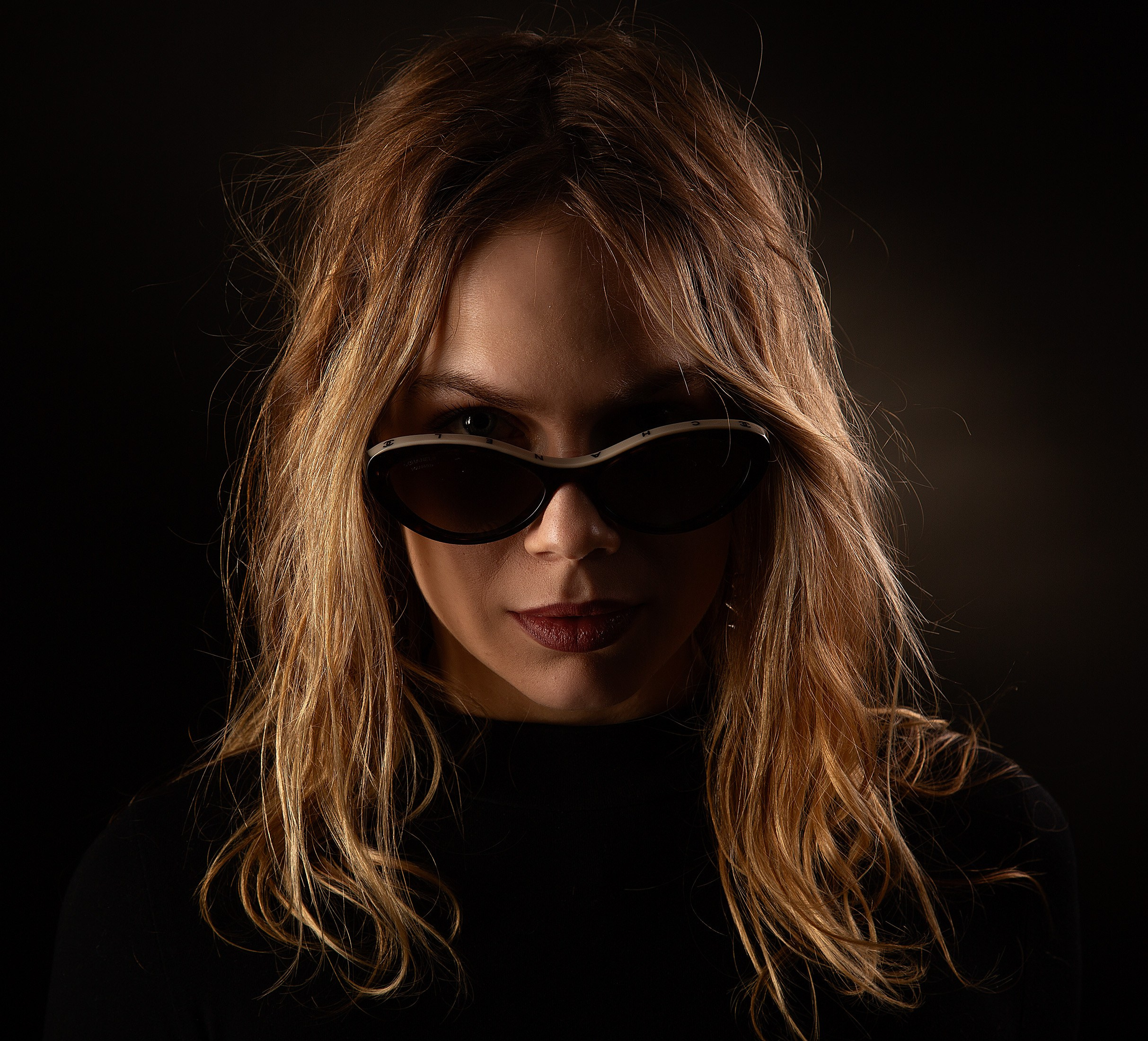 Фотосессия с жестким темным светом