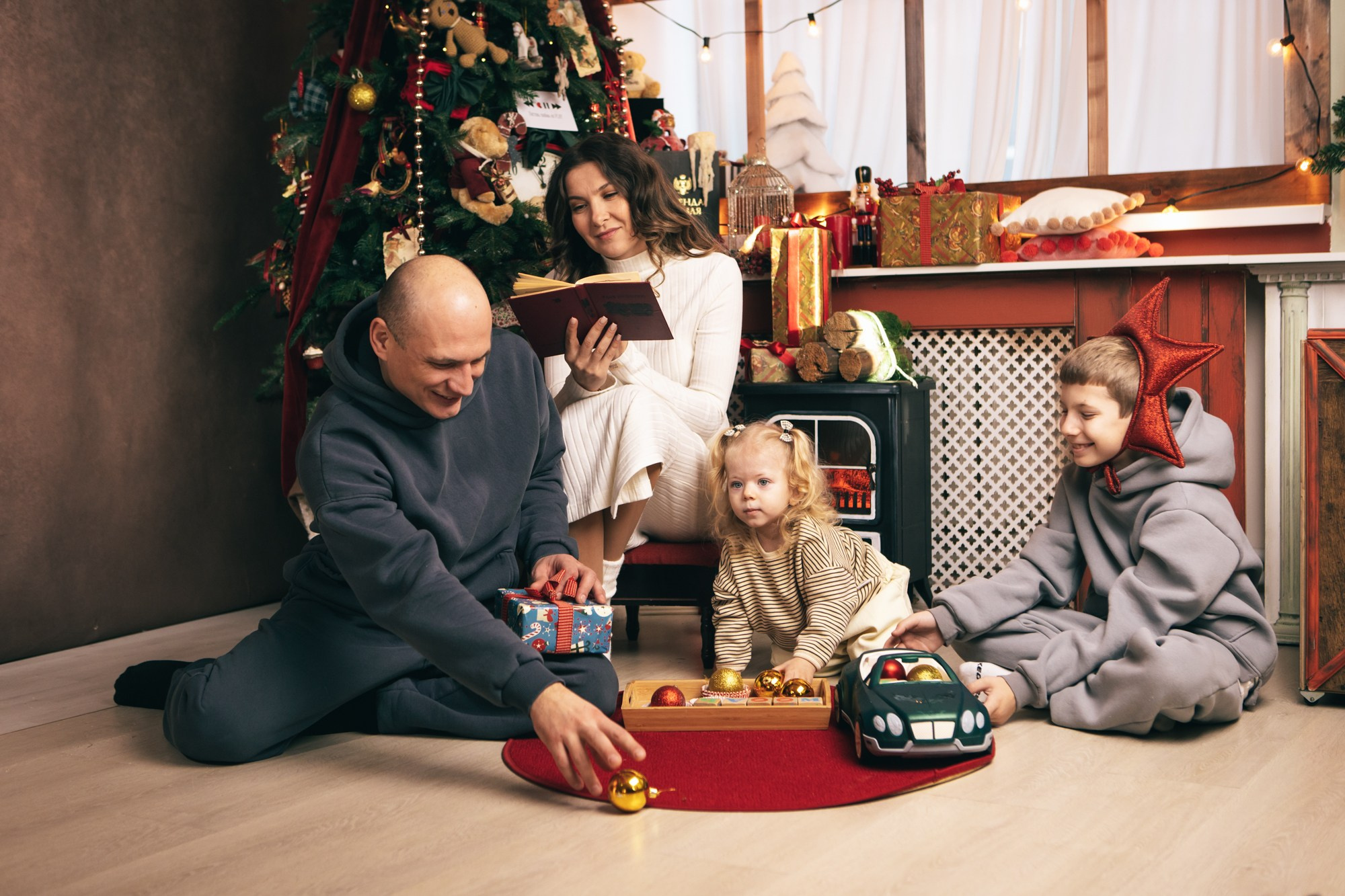 Семейная новогодняя фотосессия. Фотограф в Оренбурге. Профессиональный фотограф