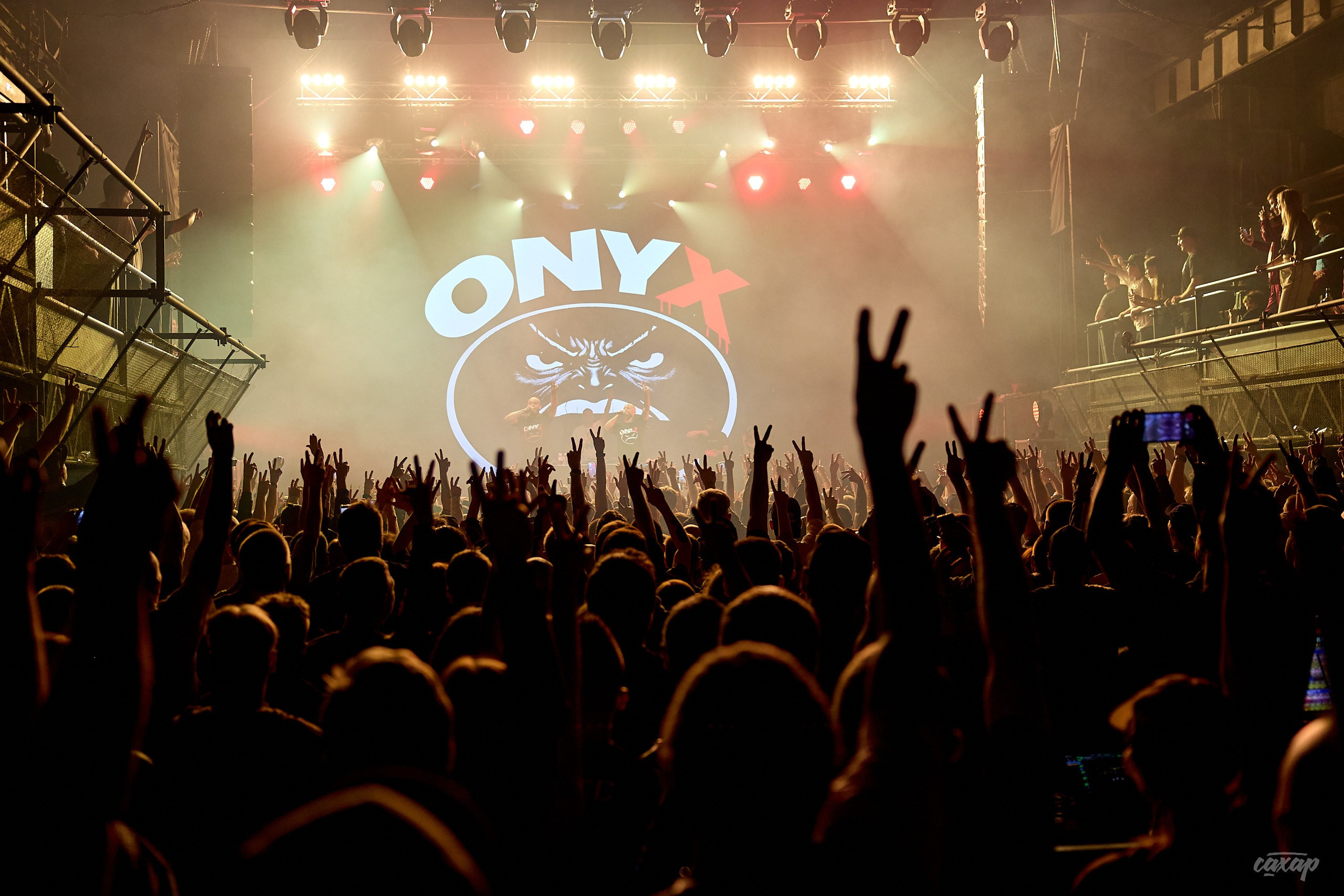 ONYX. Профессиональный фотограф в Екатеринбурге Юра Сахар