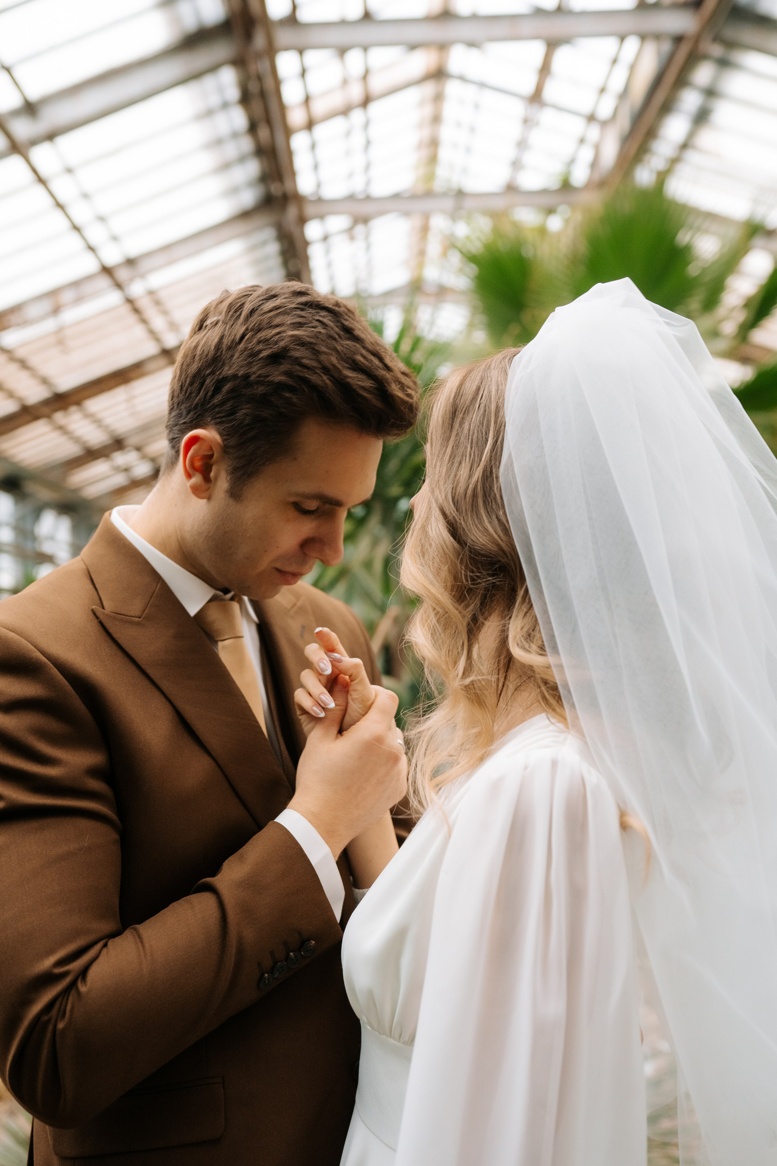 Свадебная фотосессия в оранжерее, Москва. Свадебный фотограф в Москве Анна Полушина