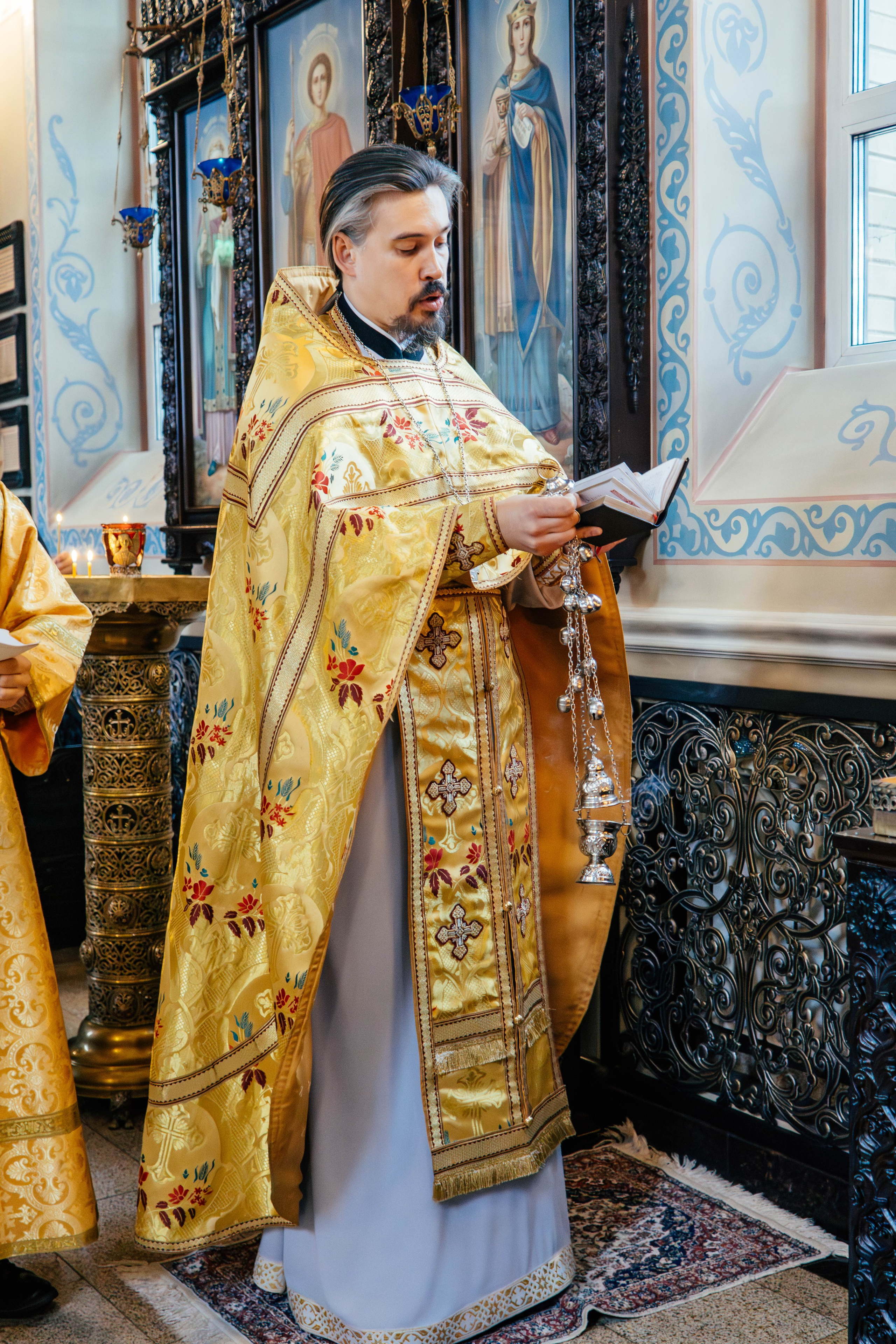 Литургия в храме блж. Ксении Петербургской д. Слобода. Фотограф Москва Валерия Веденина