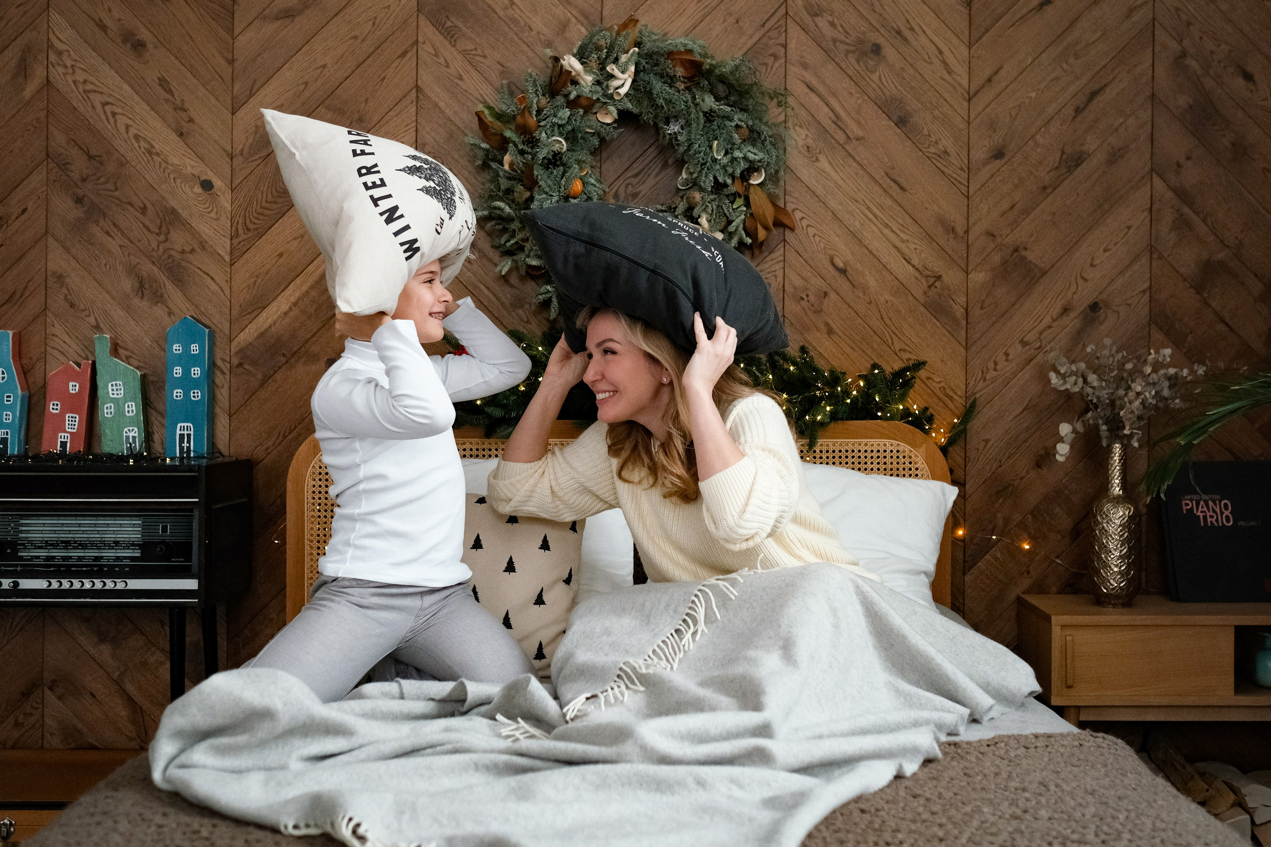 Битва на подушках.