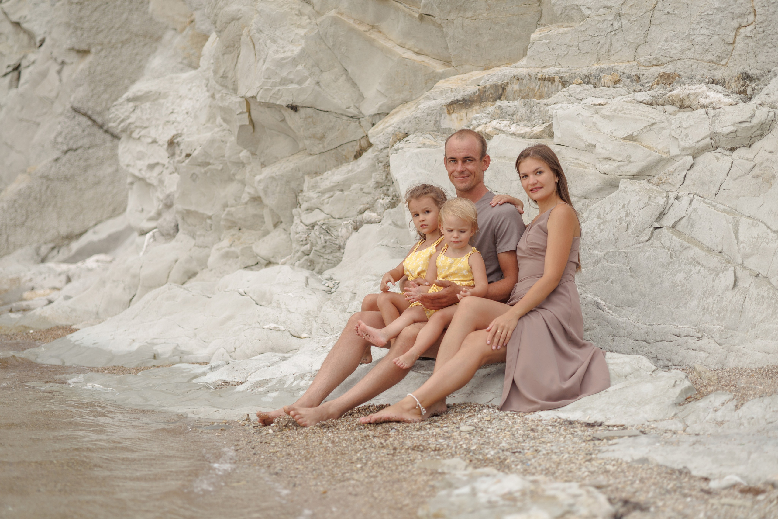 На пустынном пляже. Семейный и портретный фотограф в Геленджике Любовь Бодрова