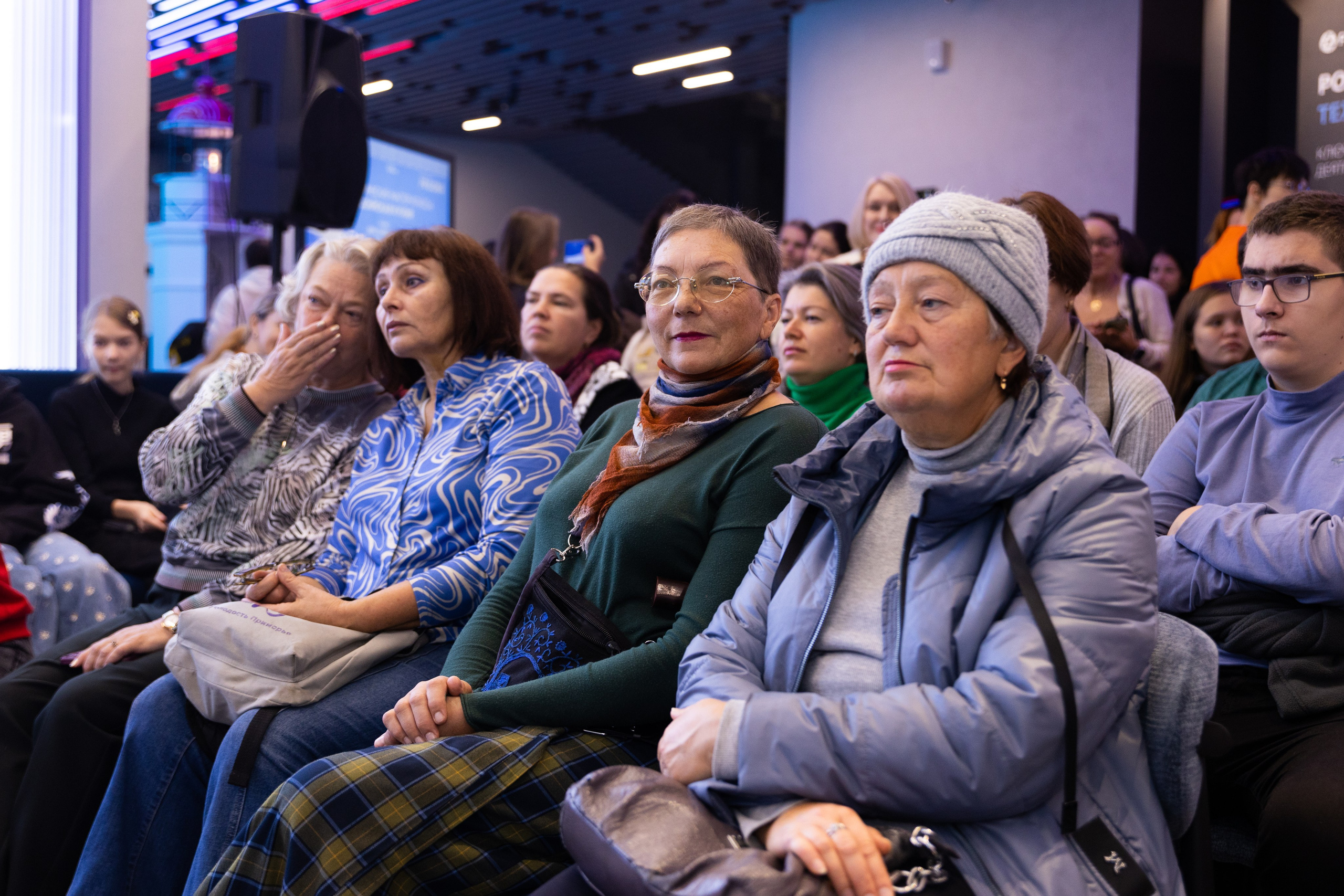 День народного единства в Национальном центре Россия. Олег Катакинов| Репортажный фотограф в городе у моря (Владивосток)
