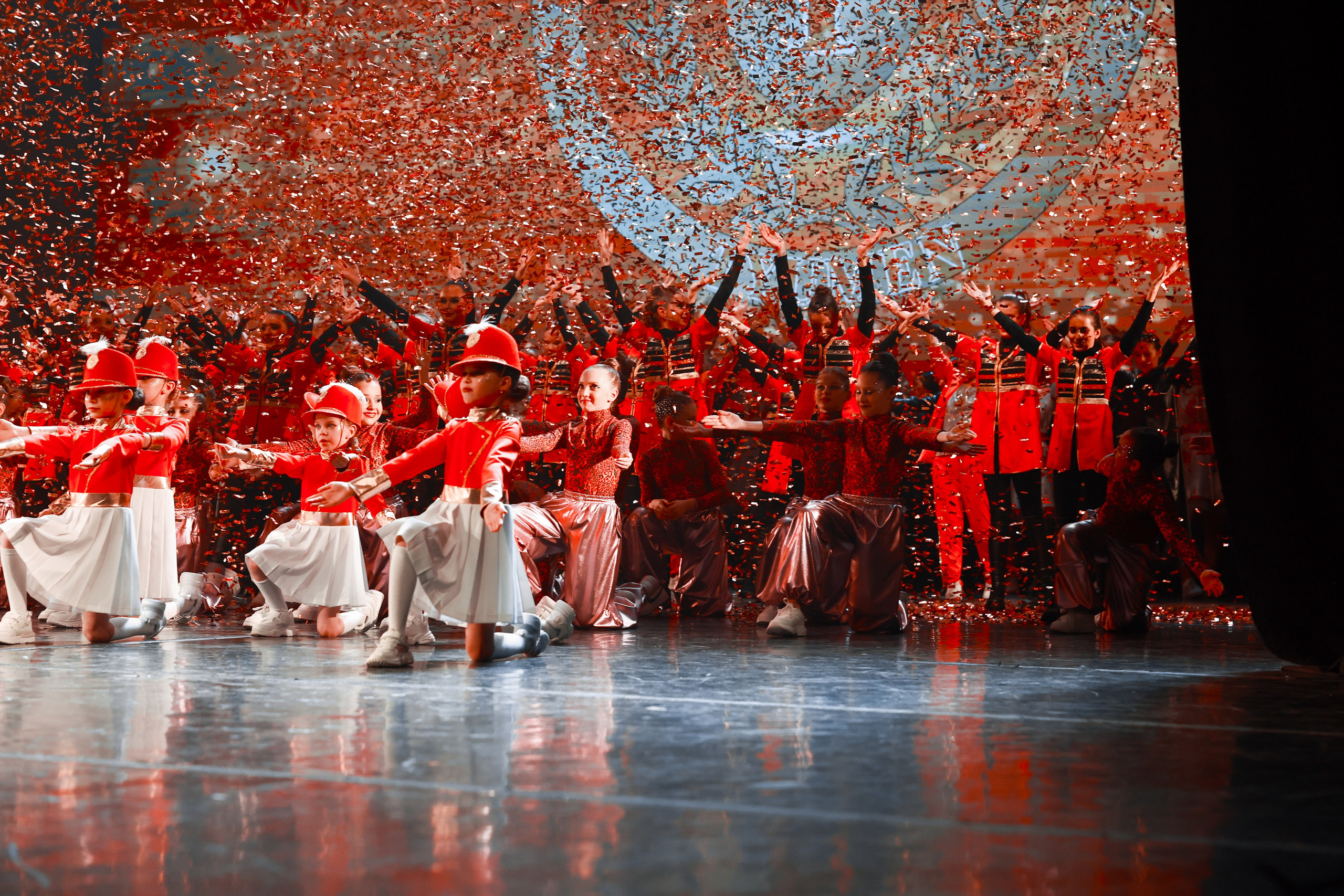 TODES Новогодняя перезагрузка 2024. MIG — студия спортивной фотографии Михаила Голянского