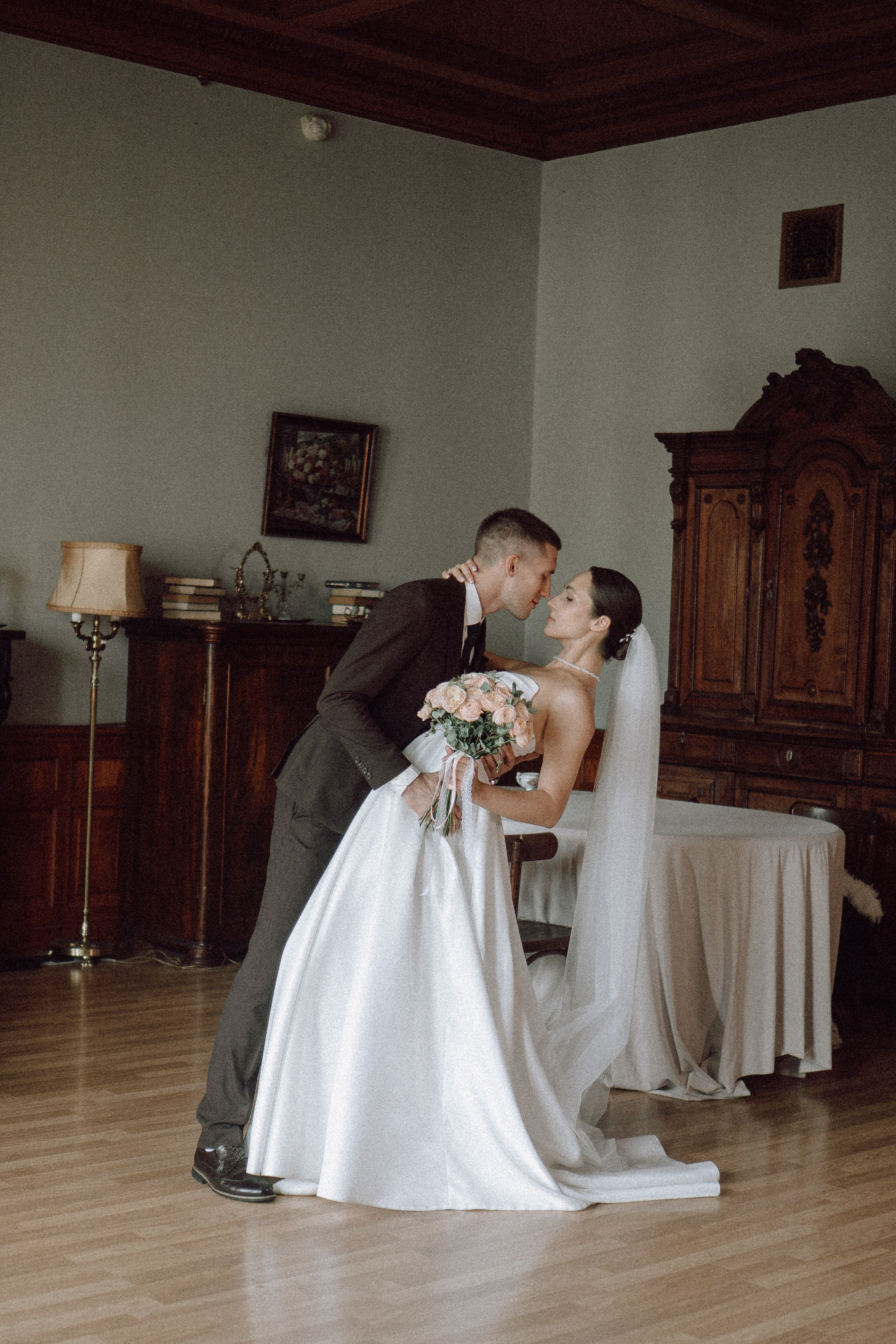 СВАДЕБНАЯ ПРОГУЛКА В САНТК-ПЕТЕРБУРГЕ (ИСАКИЕВСКИЙ СОБОР, ЗИМНЯЯ КАНАВКА, ЭРМИТАЖ И БОЛЬШАЯ МОРСКАЯ УЛИЦА). Профессиональный фотограф, Санкт-Петербург — Виктория Богомолова