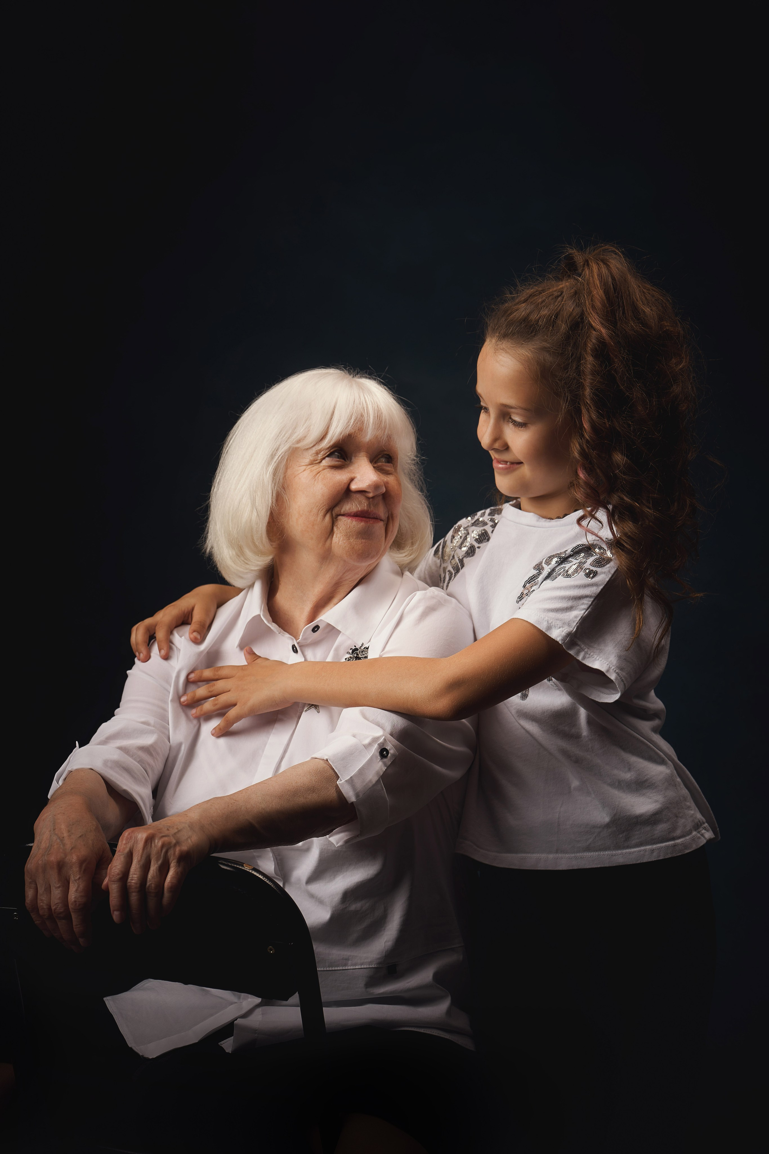 Портретная семейная фотосессия в студии. Семейный фотограф Евгений Опарин