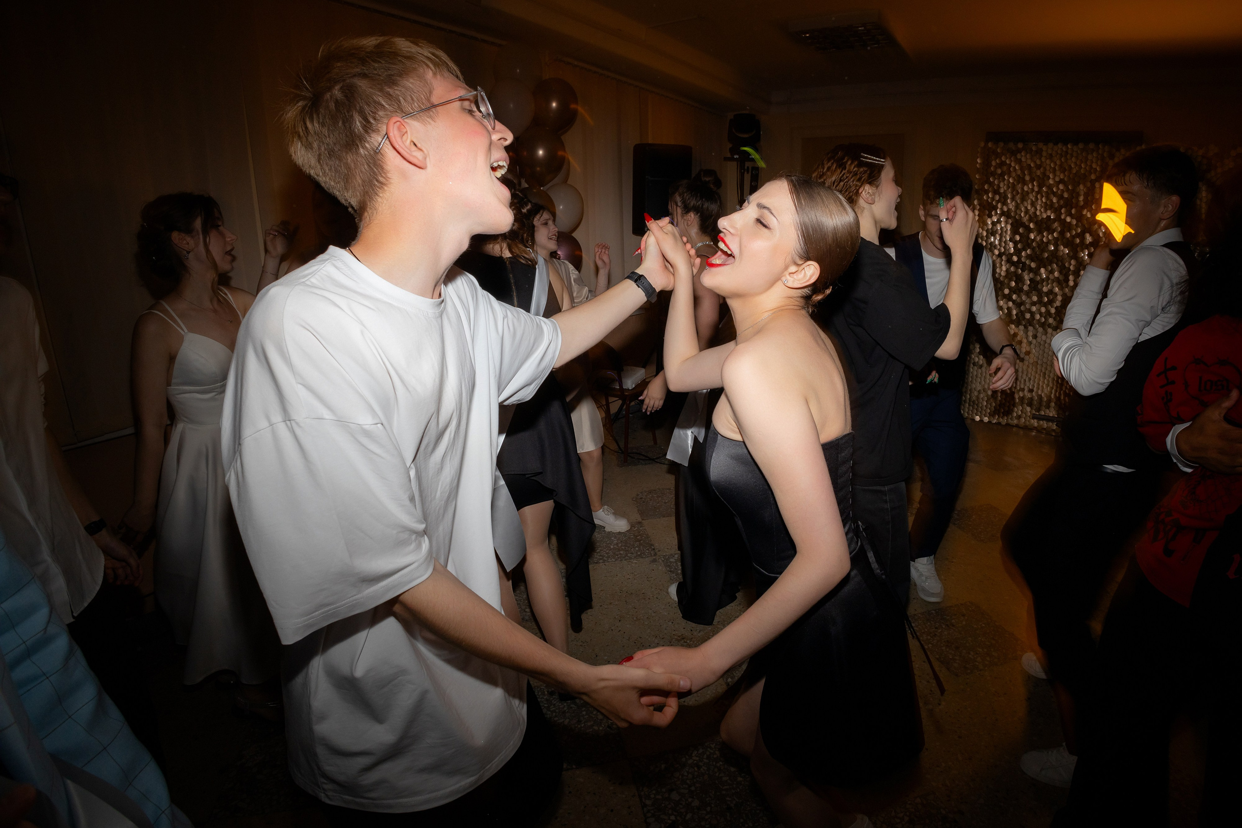 Школьный выпускной 2024 год в Соколе (Минск). Свадебный фотограф в Минске/Беларуси Сергей Спиридонов