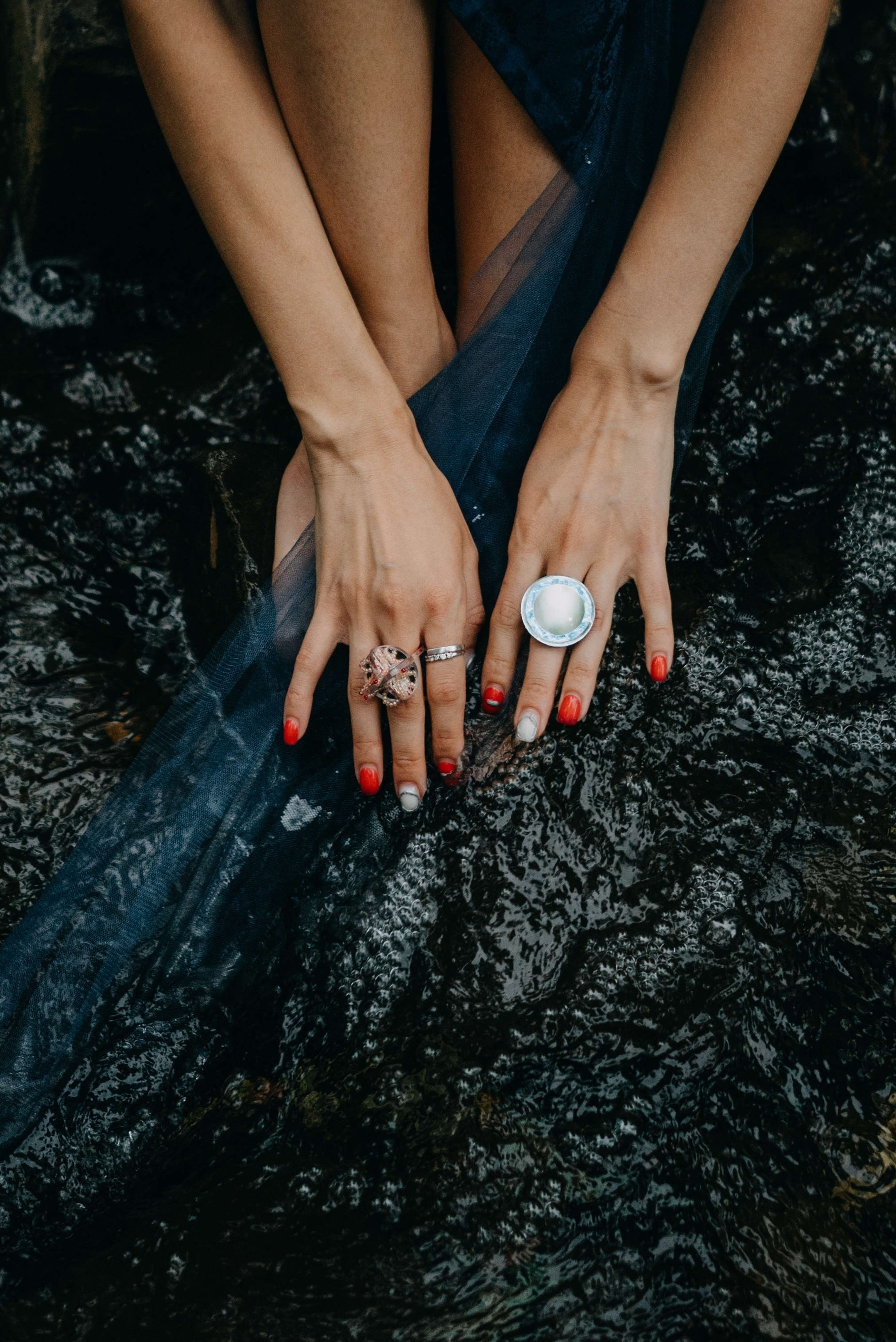 Съемка для бренда славянских украшений в лесу. Портретный и свадебный фотограф в Тбилиси • xeniqo