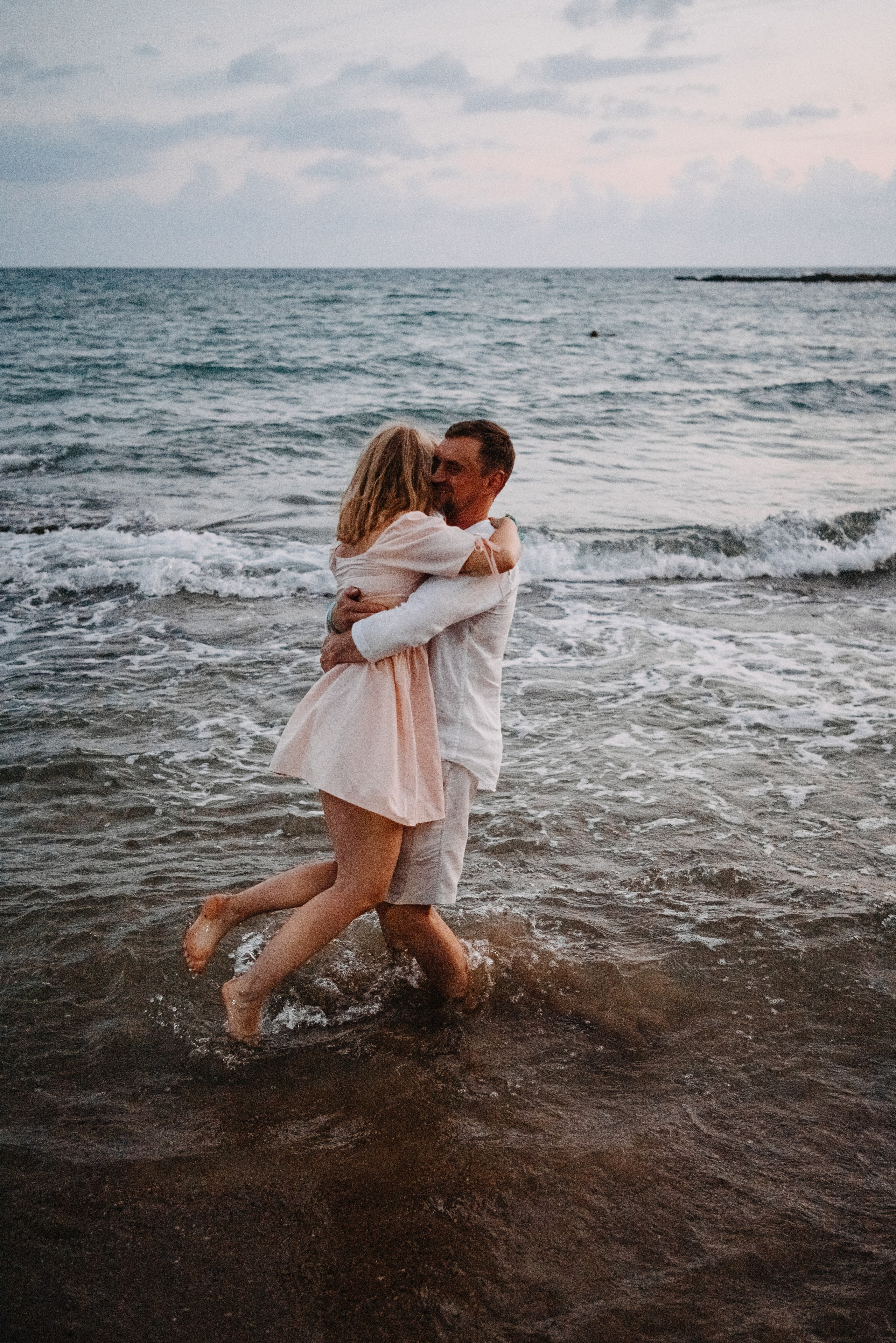 Съемка пары на море. Портретный и свадебный фотограф в Тбилиси • xeniqo