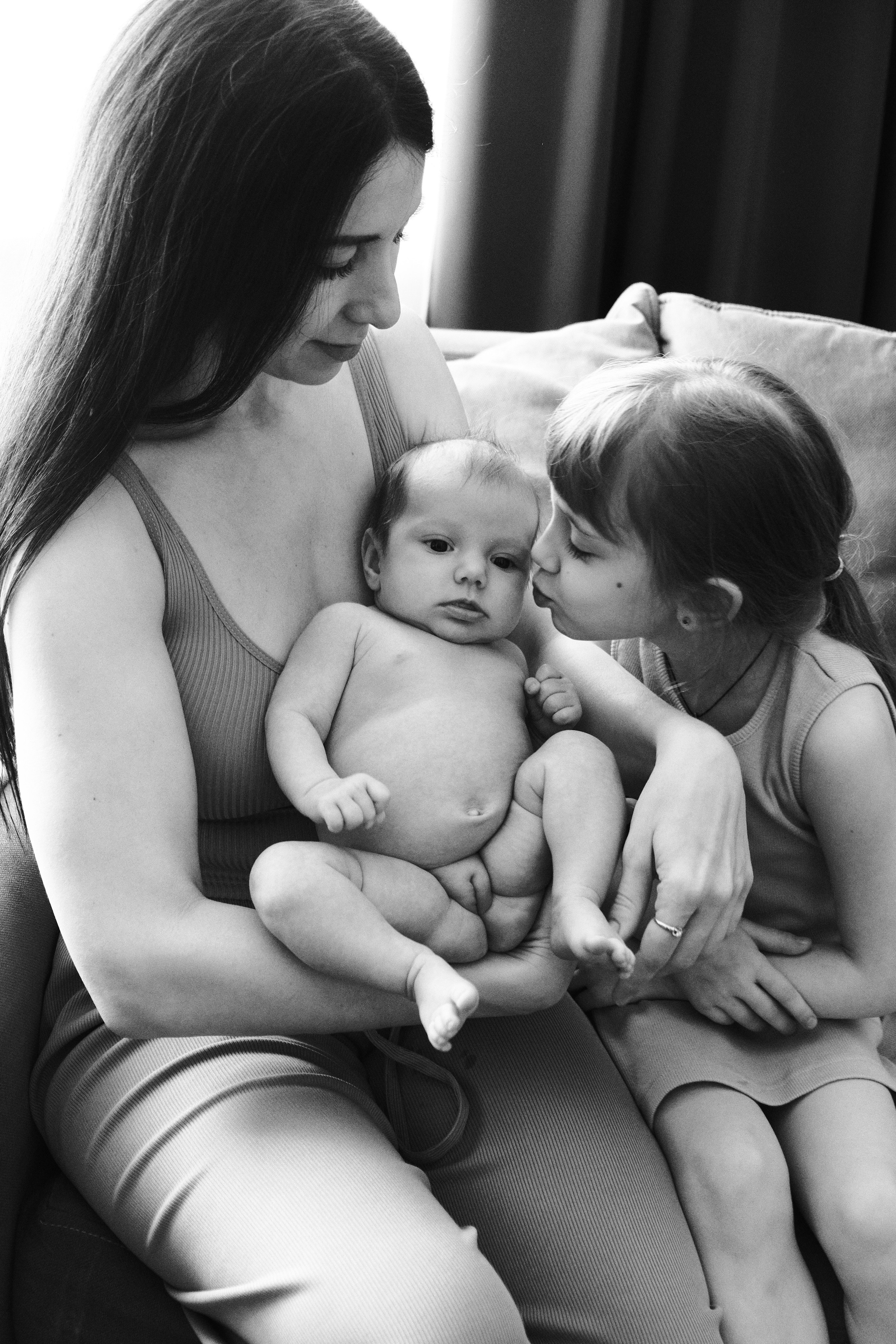 Маша с дочерьми. Фотограф Наташа Лисица