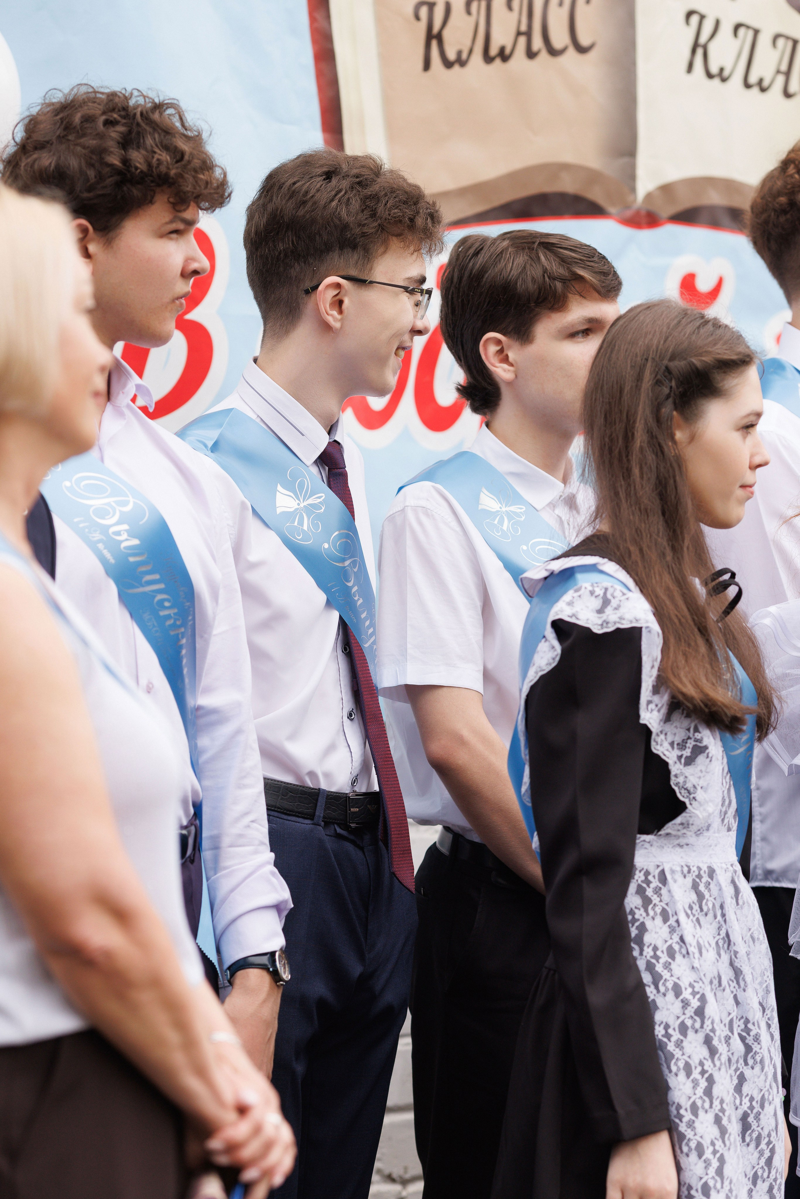 Последний звонок Гимназия Артем. Photoalbum-vl.ru
