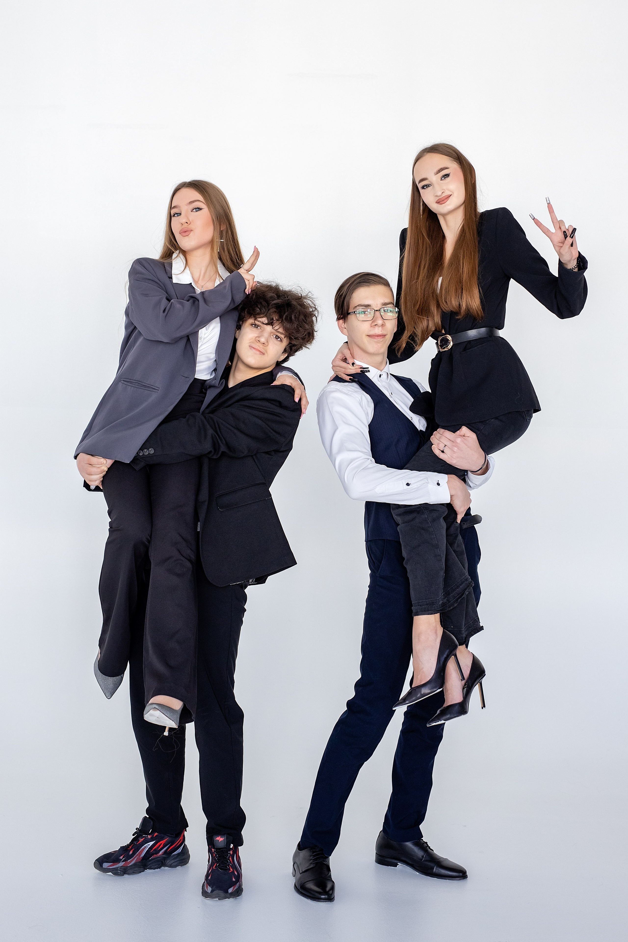 ФГБОУ ВО «Тихоокеанский государственный медицинский университет», 11-б класс. Стильный выпускной альбом Владивосток фотограф Вероника Мигачева