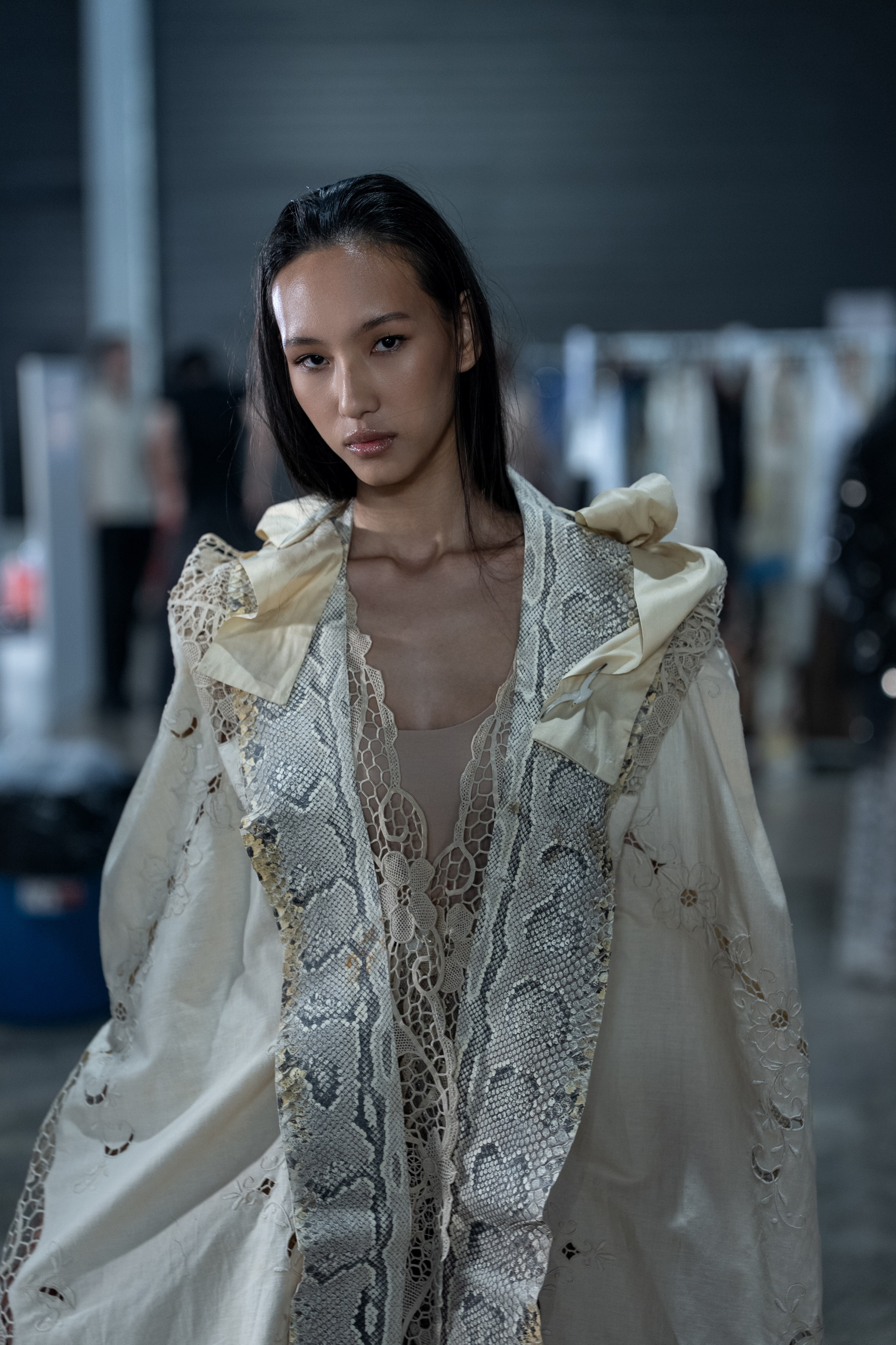 Visa Fashion Week Almaty Pre-Fall 2026 April Backstage Day 2. Сайт Алматинского НЮ АРТ, будуар и фэшн фотографа Дениса Карпенко