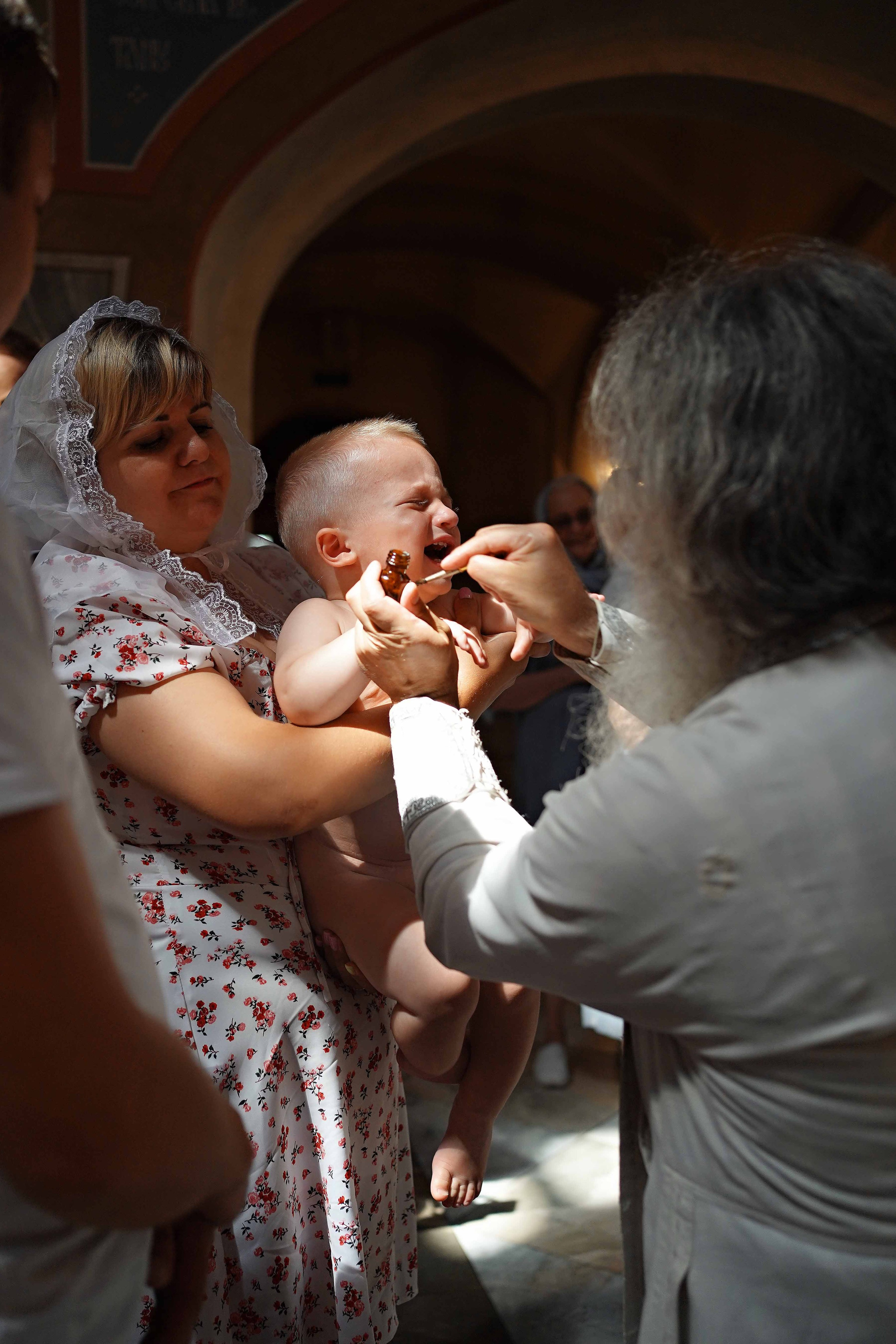 Таинство Крещения в храме Живоначальной Троицы в Троицке. Семейный и детский фотограф в Москве Екатерина Офицерова