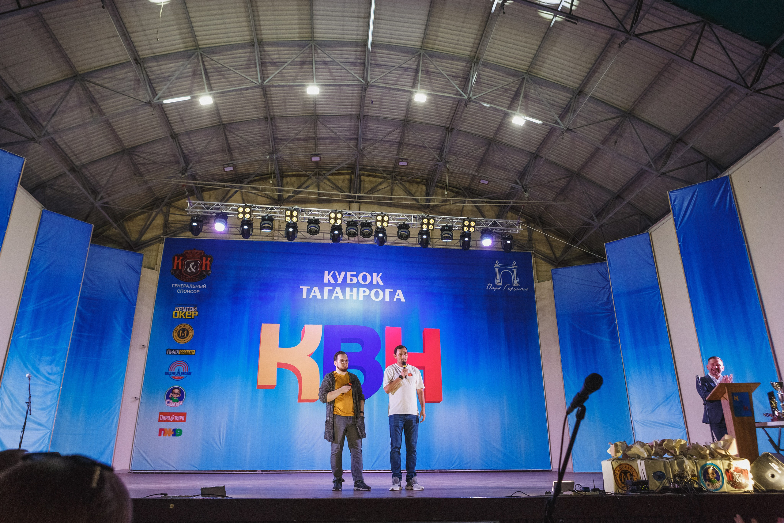 Шутки с уголка: Весёлый день с КВН в Парке Горького Таганрога. Свадебный и семейный фотограф в Таганроге Бакарюк Антон