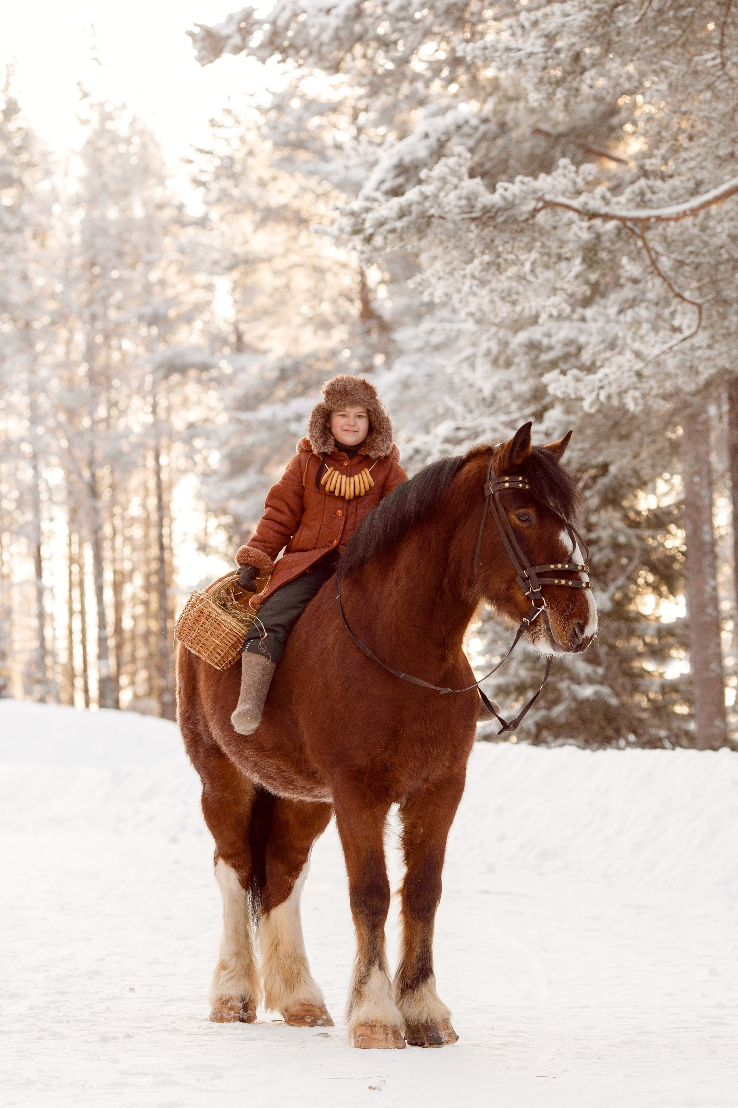 Детская фотосессия с лошадью зимой
