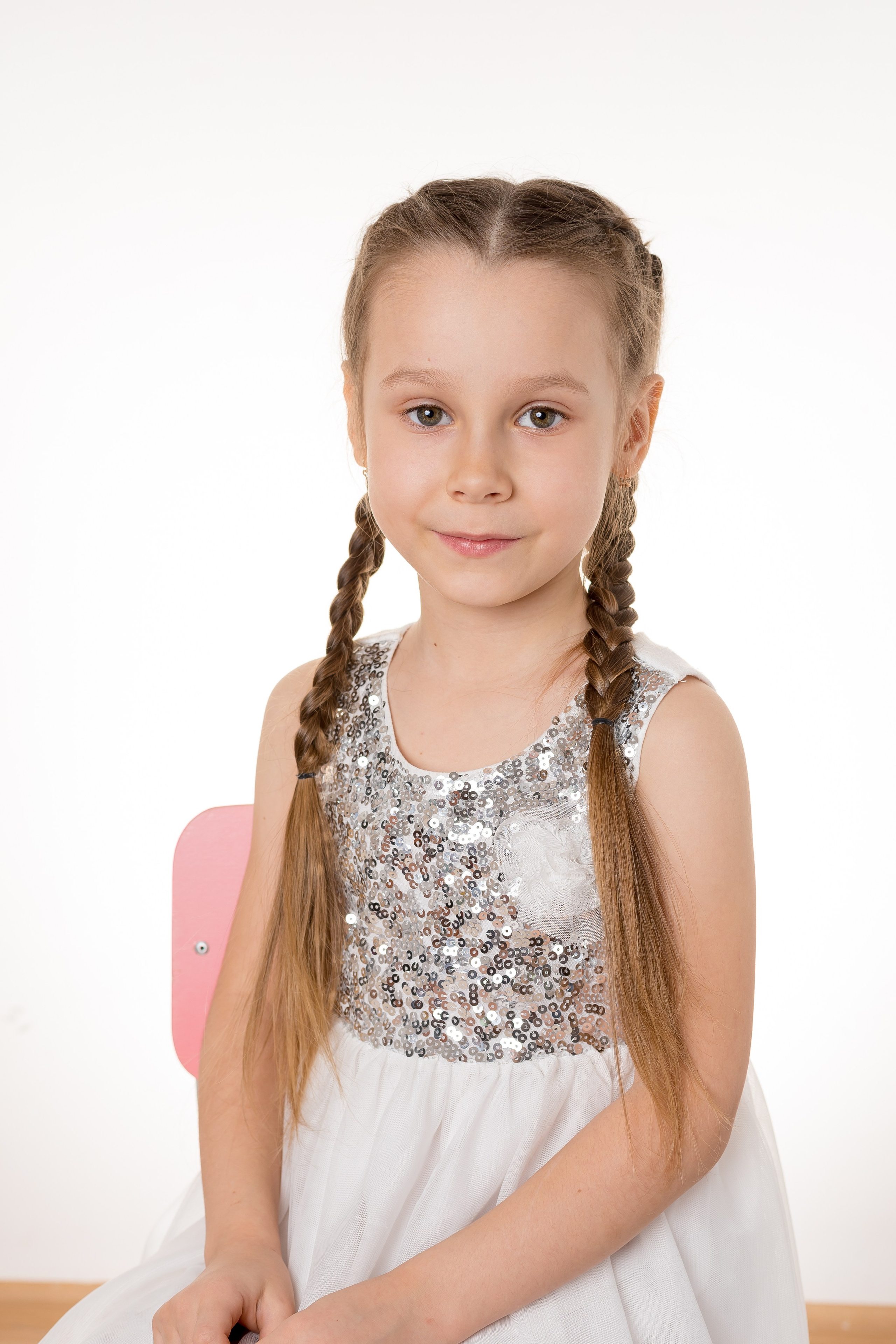 Портреты на одготонном фоне. Детский фотограф в Екатеринбурге и Берёзовском Евгений Кондаков