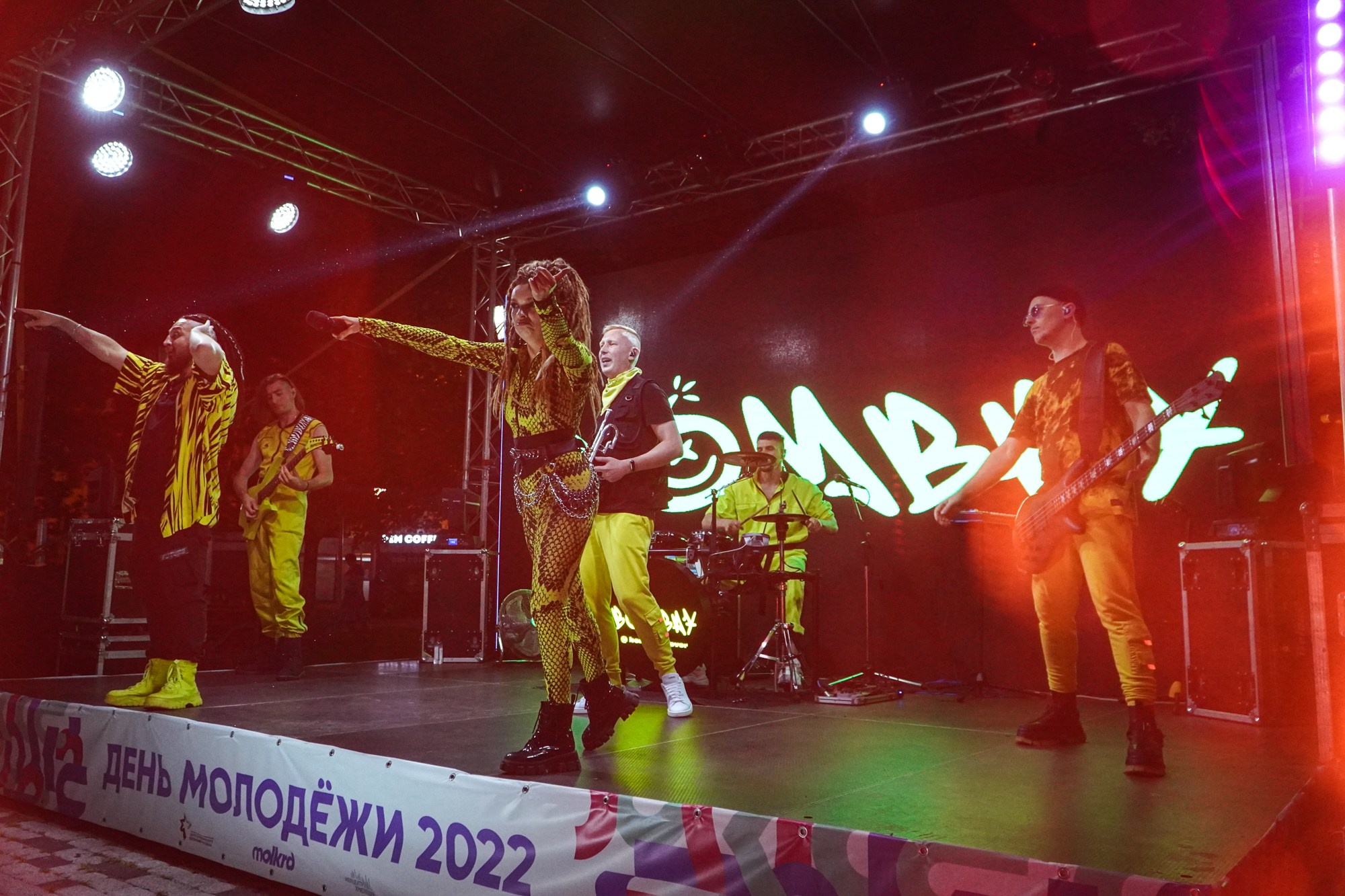 Концерт группы Бомбей. Репортажный, промышленный и маркетплейс-фотограф Дмитрий Чернат