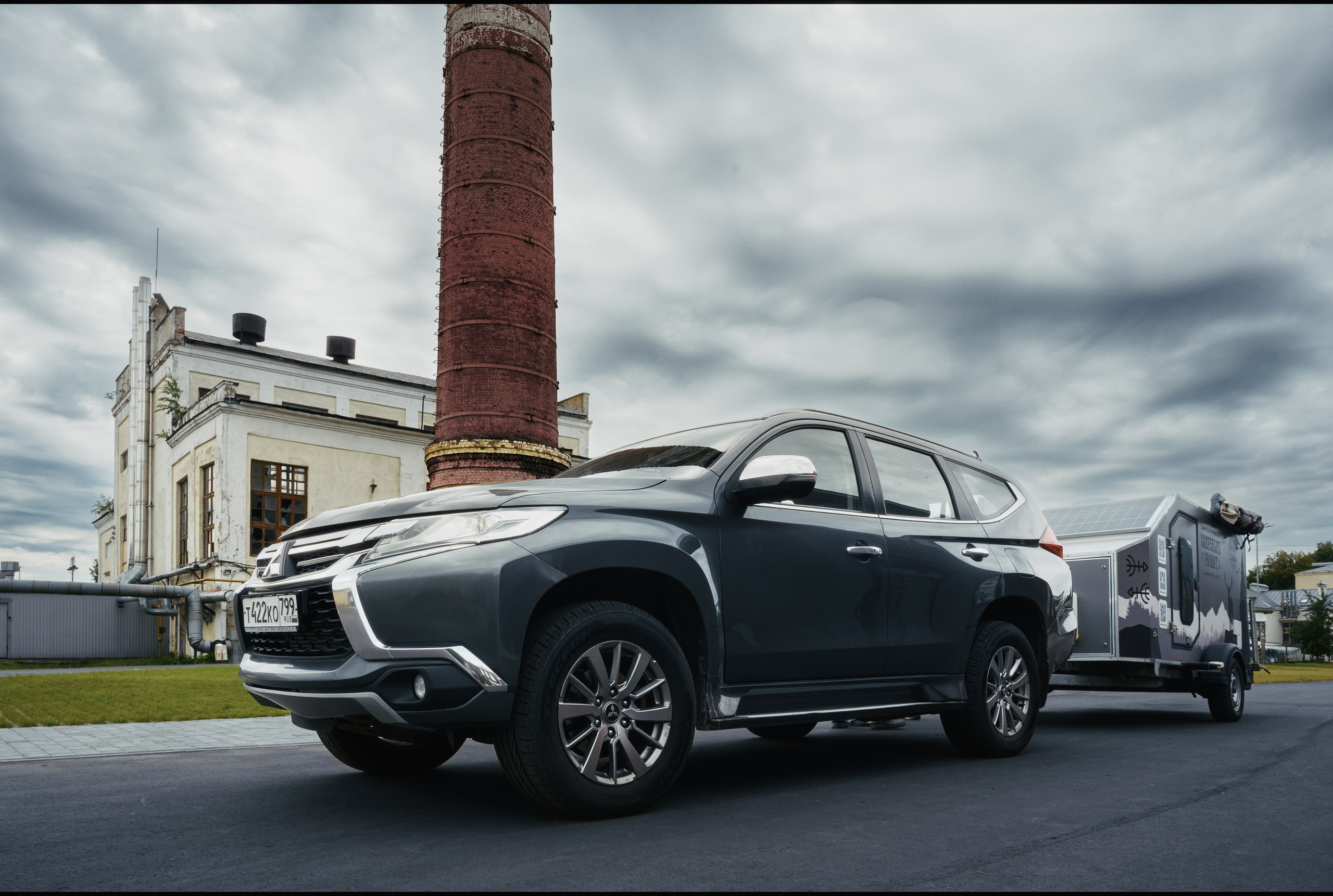 рекламная съемка автомобиля в городе