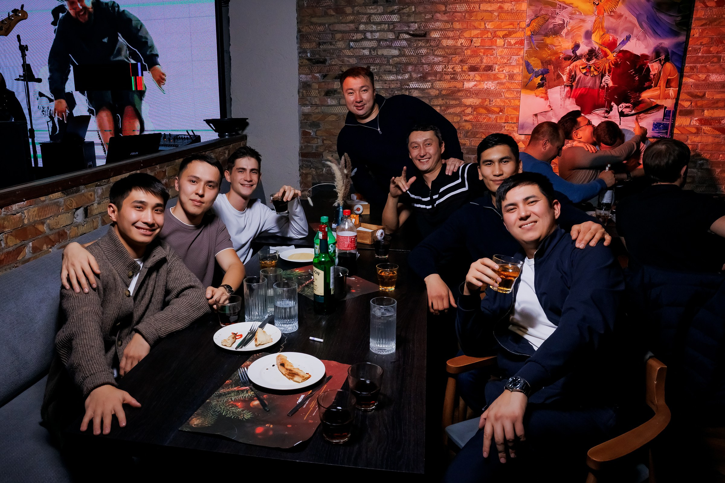 Chechil Pub на Жарокова-Chechil Жарокова. Репортажный фотограф в Алматы Каюпов Сержан