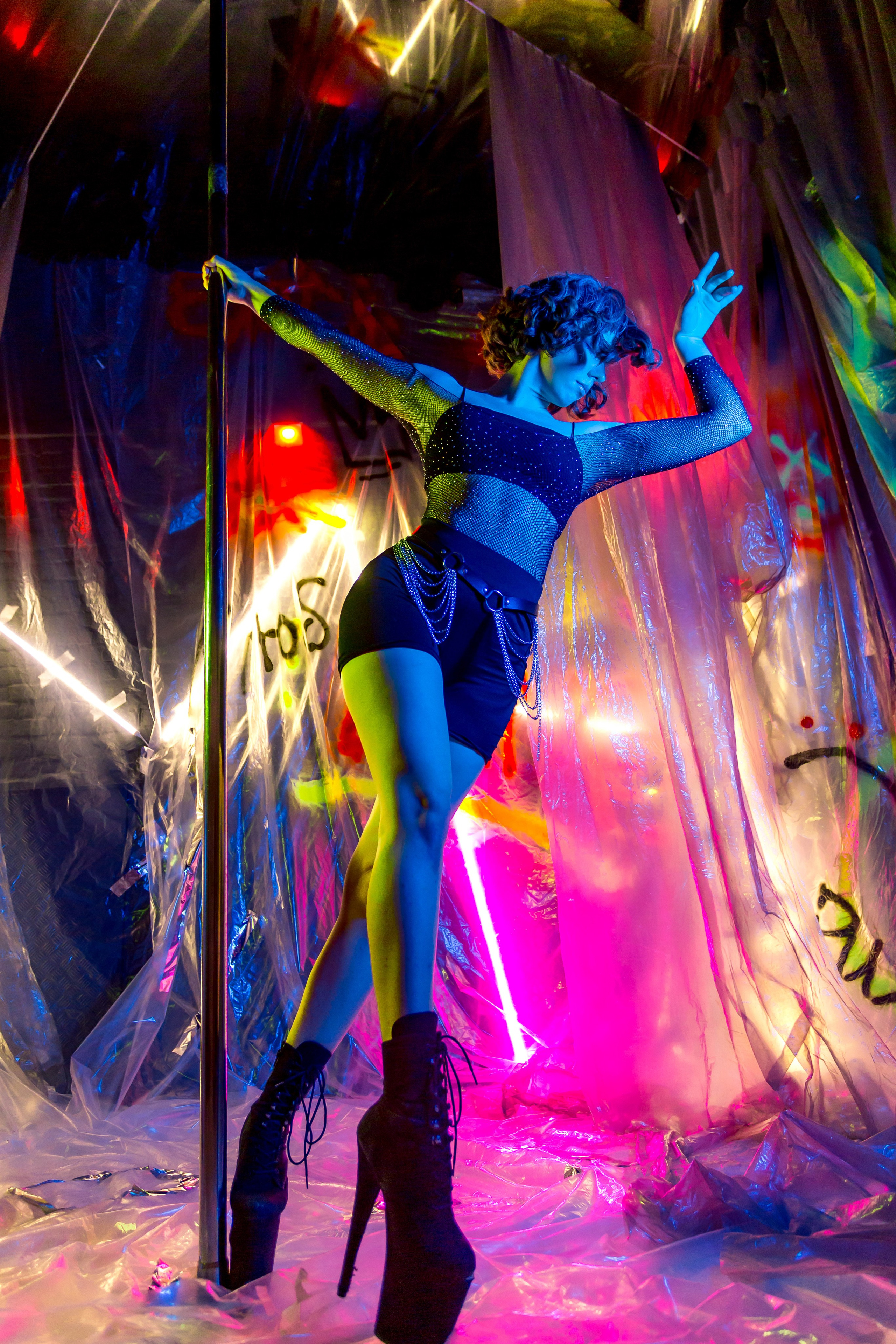 Тематическая фотосессия на пилоне