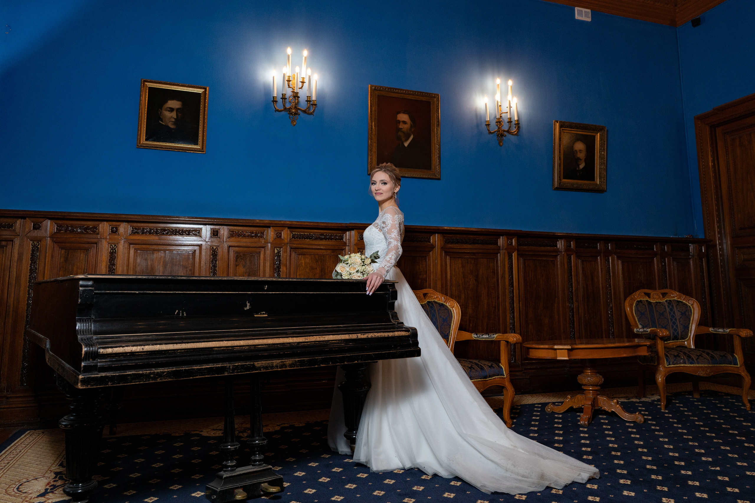 Свадебная фотосессия невесты в Синей комнате Дворца Бракосочетания № 1 на английской набережной