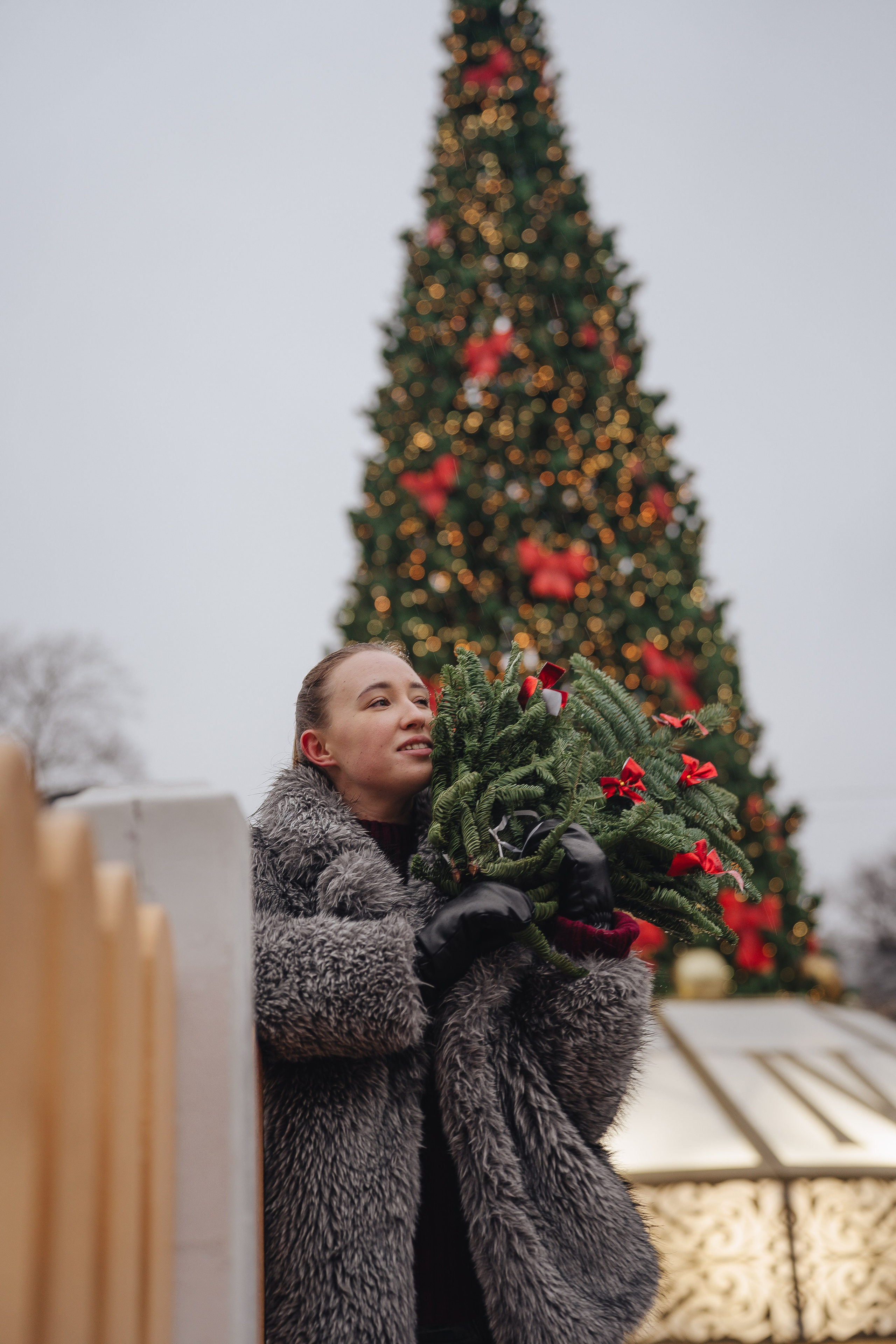 ПРОГУЛКА НА МАНЕЖНОЙ ПЛОЩАДИ ДЛЯ ДЕВУШКИ ПЕРЕД НОВЫМ ГОДОМ (НОВОГОДНЯЯ ФОТОСЕССИИЯ НА МАНЕЖНОЙ ПЛОЩАДИ). Профессиональный фотограф, Санкт-Петербург — Виктория Богомолова