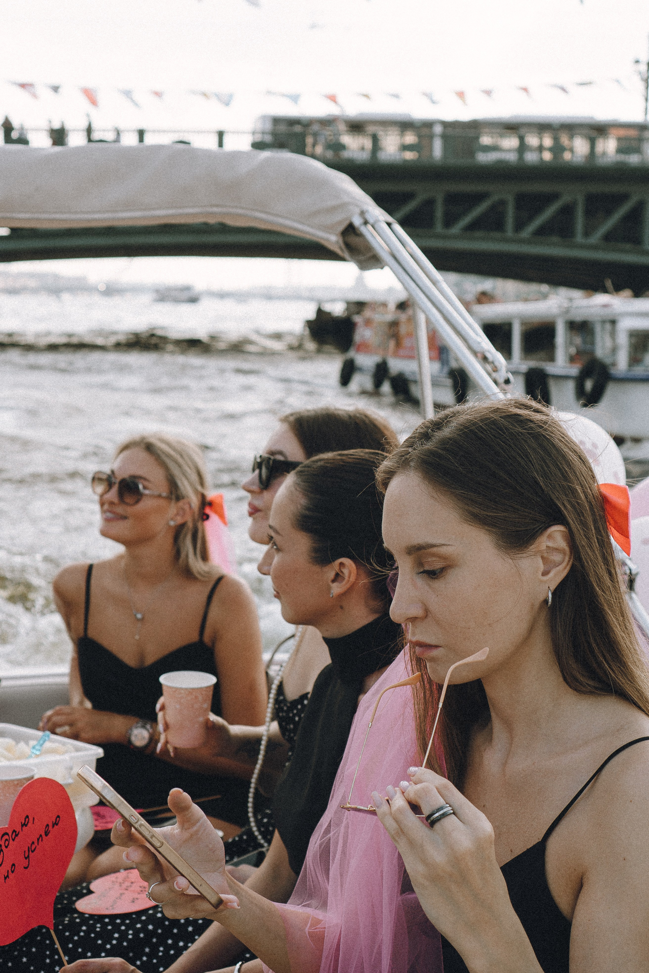 ДЕВИЧНИК НА КАТЕРЕ. Профессиональный фотограф, Санкт-Петербург — Виктория Богомолова