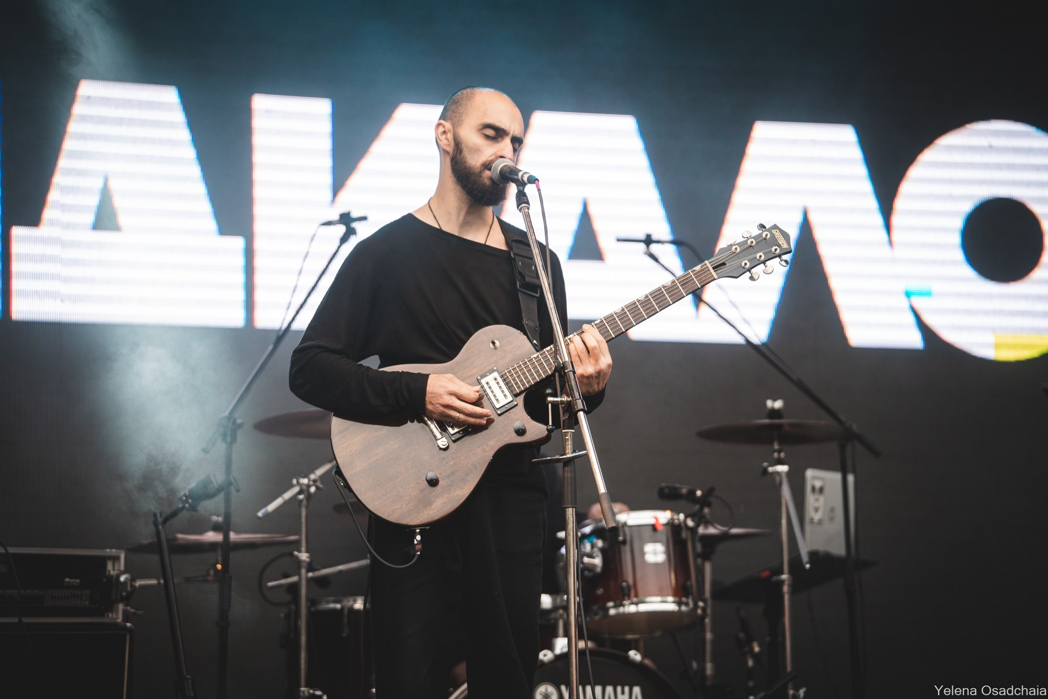 Живой 2025 — День 1. Елена Осадчая — фотографирую музыку на сцене и в жизни