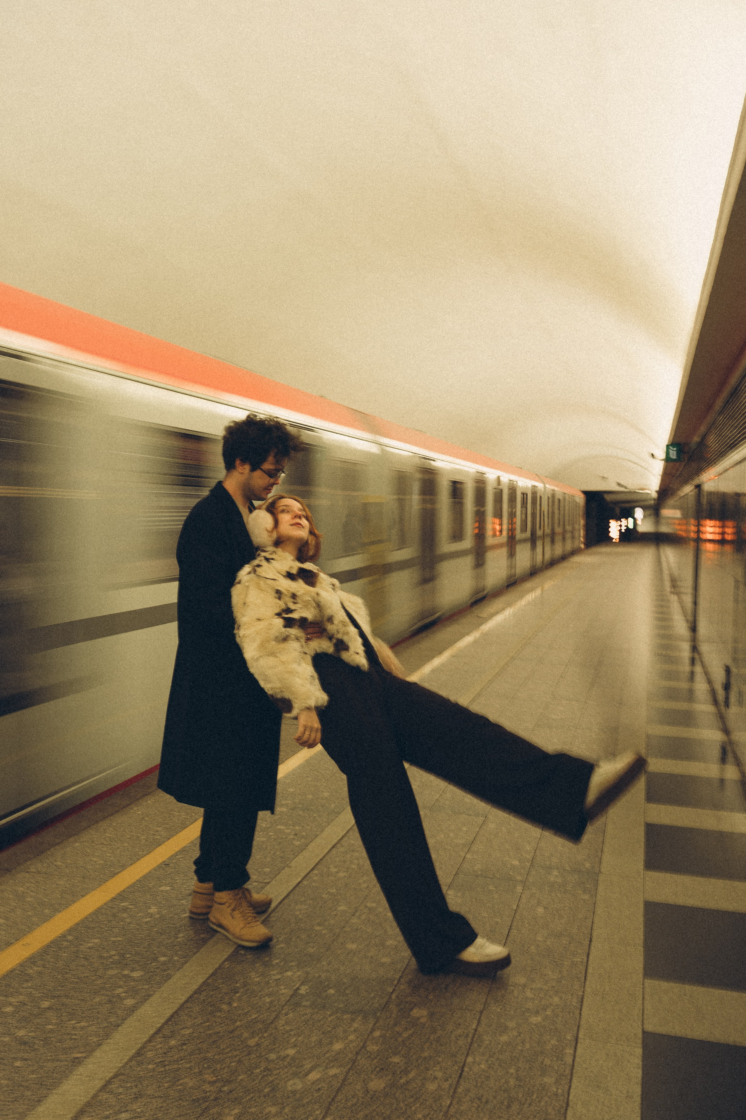 НОВОГОДНЯЯ ФОТОСЕСИИЯ ПАРЫ В МЕТРО ЛЮБОВЬ. Профессиональный фотограф, Санкт-Петербург — Виктория Богомолова