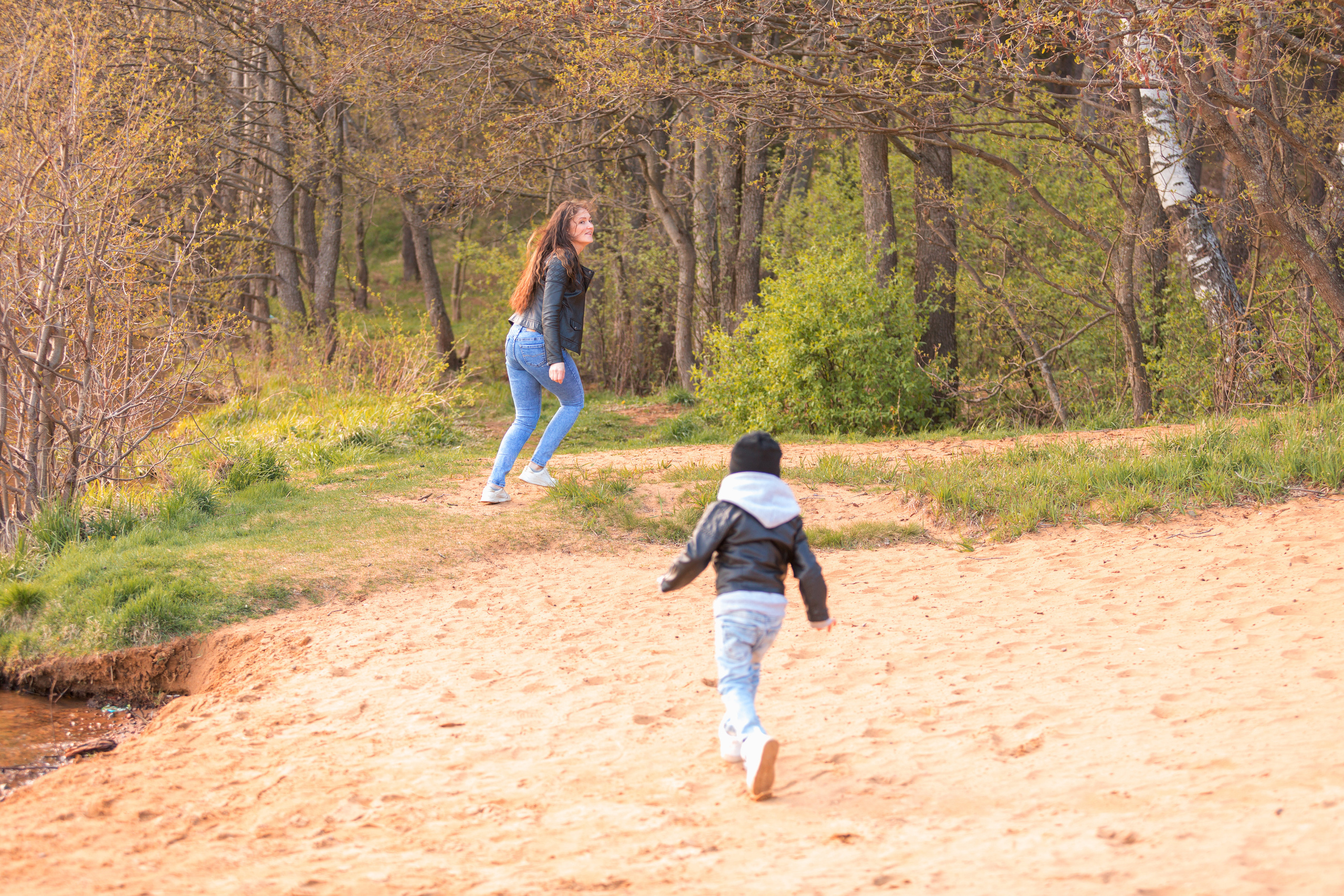 Весенняя прогулка. ДЕТСКИЙ И СЕМЕЙНЫЙ ФОТОГРАФ в Сосново, Ленинградской области и Спб