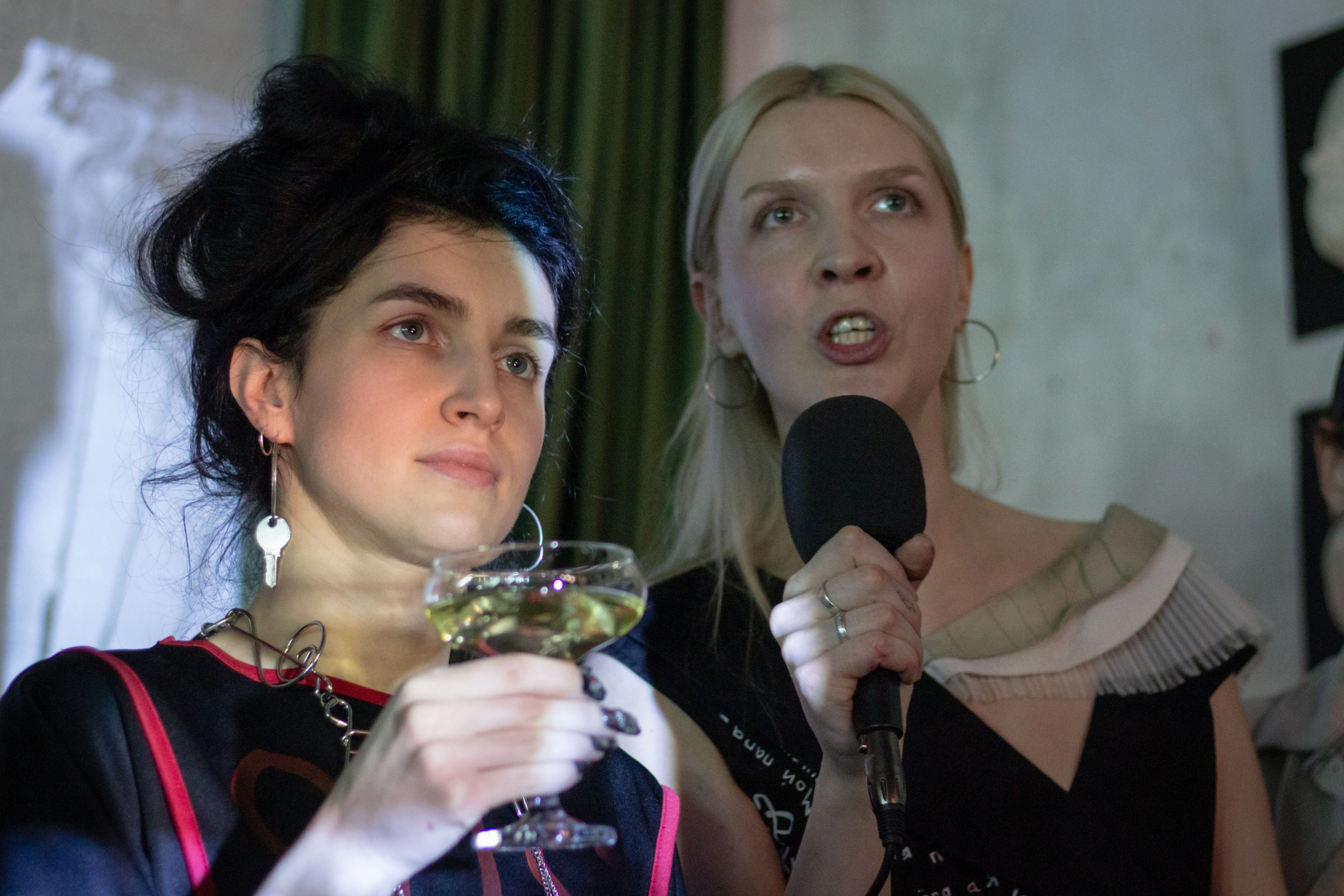 Бильярдная «Крученых» некрореализм. Юля Мурашова портретный и документальный фотограф