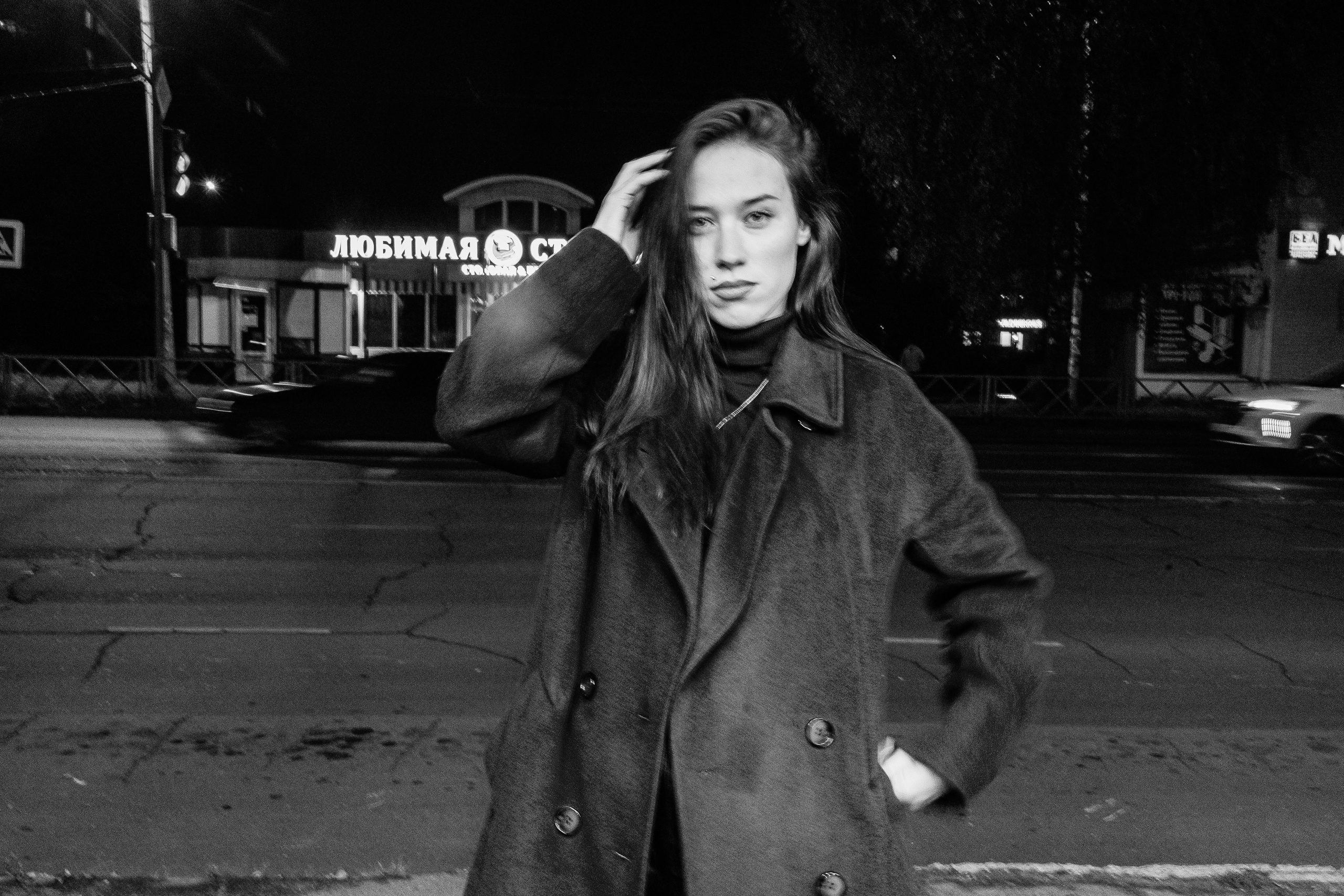 Яркий свет и неон города — фотосъёмка в автобусе, Рыбинск