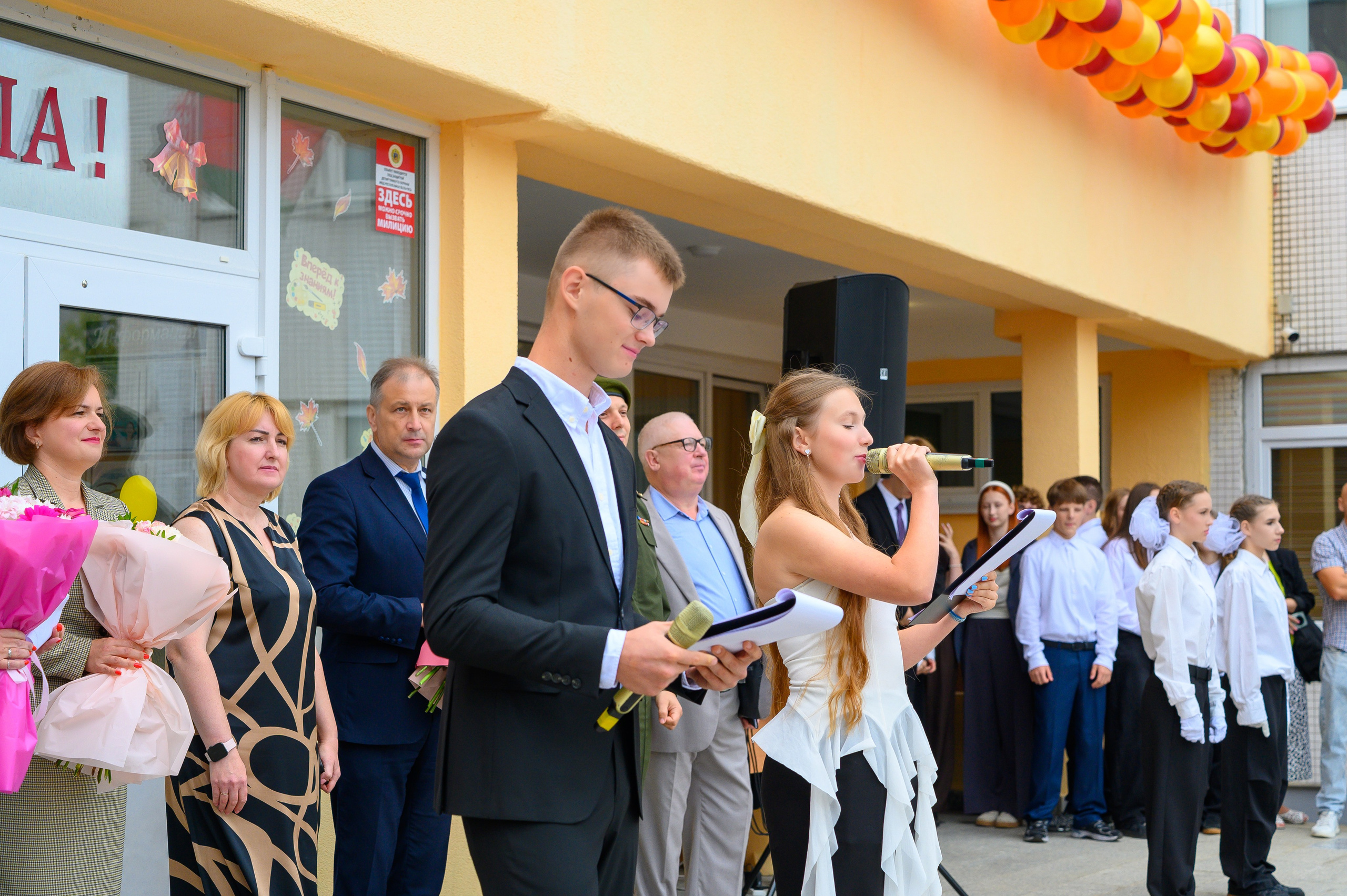 Вот звучит первый звонок, перед этим долгое приготовление к новому этапу в жизни, Яромир идет в школу. Фотоуслуги, услуги фотографа, фотографирование важных событий