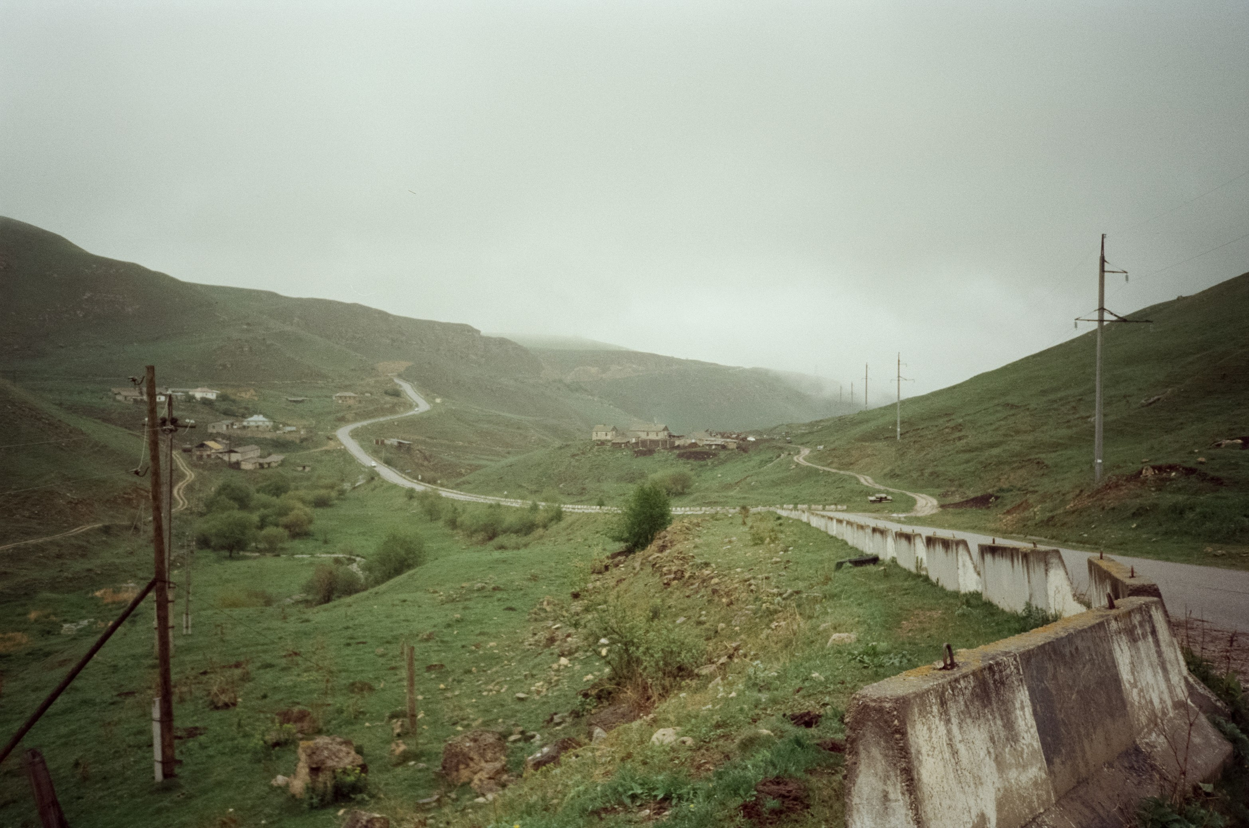 Дорога на Джилы-Су в дождливое утро. Туман. Фотограф-документалист Мария Осокина