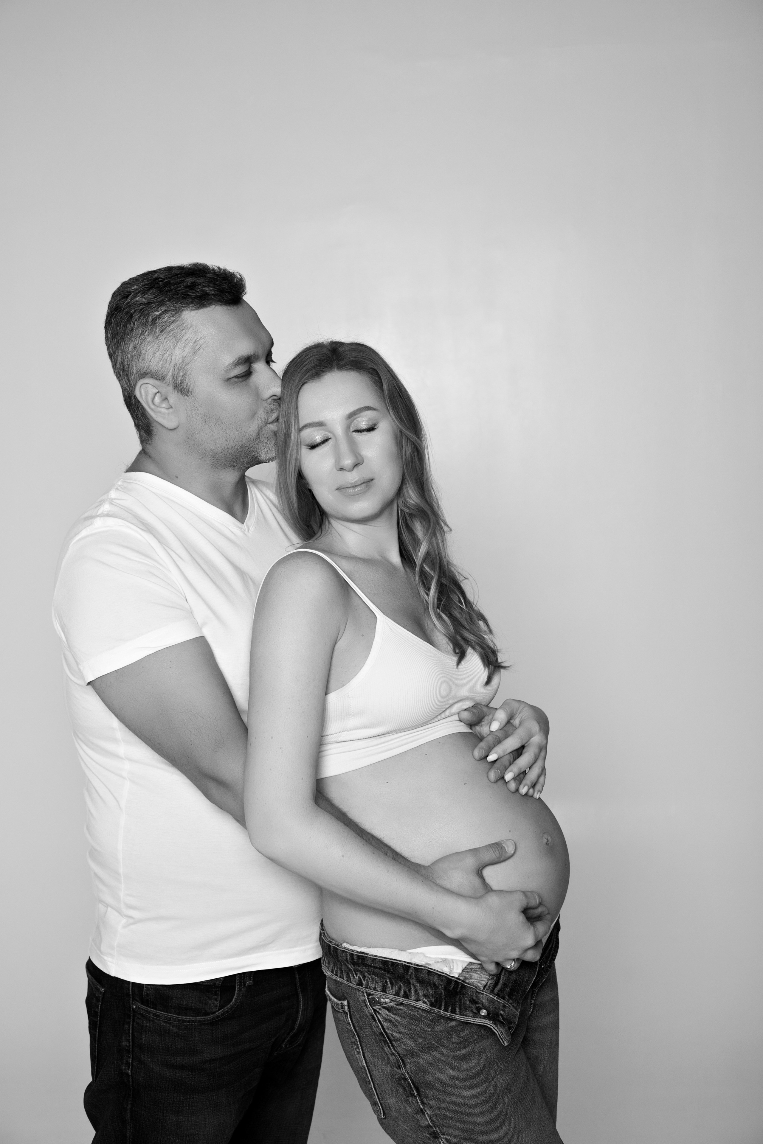Фотосессия беременности в фотостудии. Профессиональный фотограф в Москве