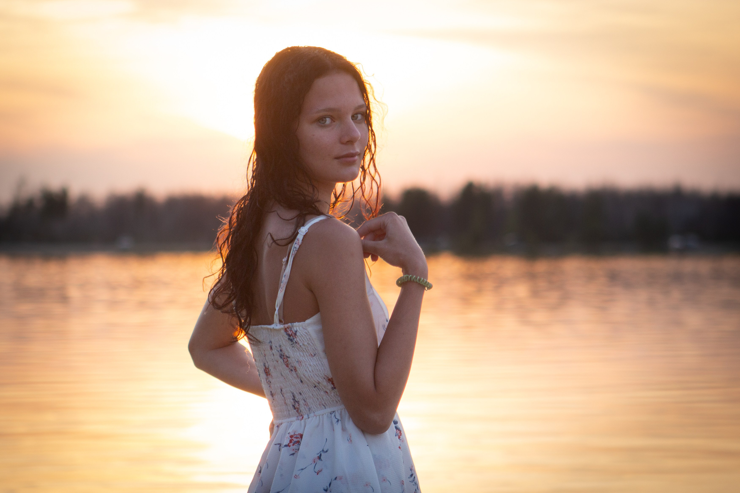 Вечер на водоеме. Фотограф Губкинского