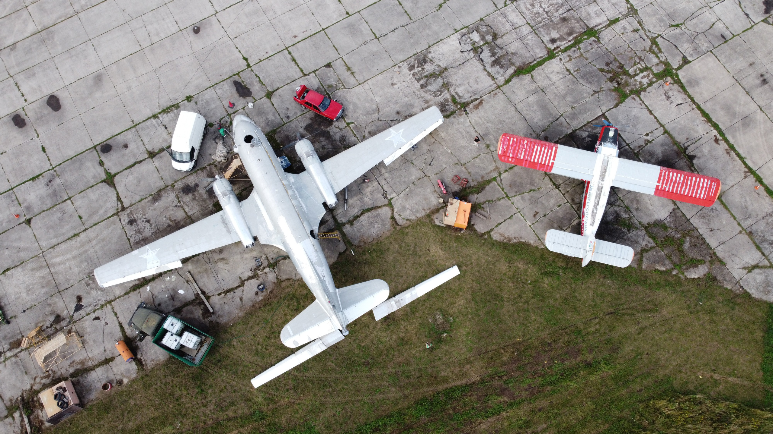 Ил-14Т «Голубая Мечта» — смывка краски (2021 г.). Фотоальбом показывающий увлекательный мир авиации и мир медведей Андрея Иванова