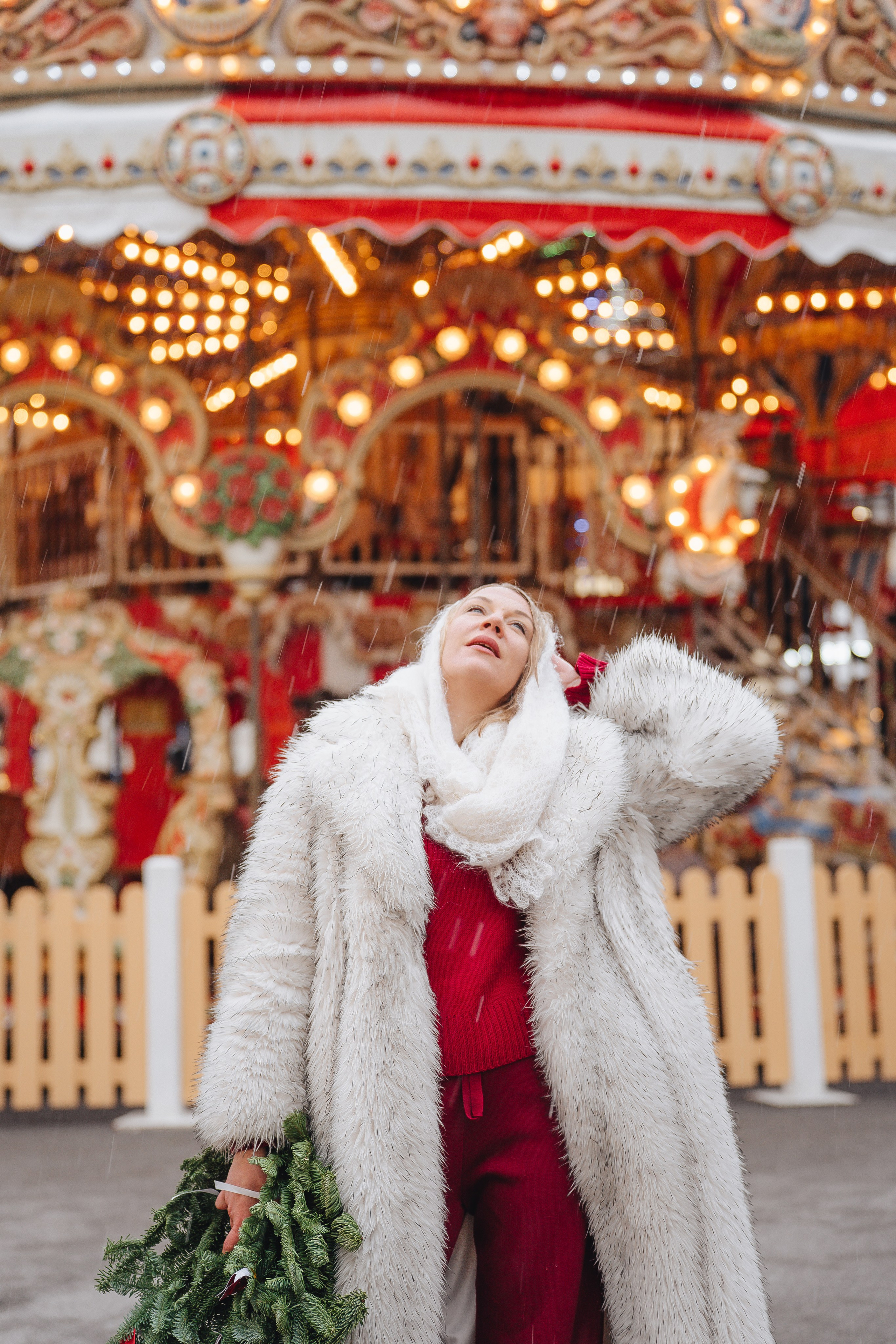 ПРОГУЛКА НА МАНЕЖНОЙ ПЛОЩАДИ ДЛЯ ДЕВУШКИ ПЕРЕД НОВЫМ ГОДОМ (НОВОГОДНЯЯ ФОТОСЕССИИЯ НА МАНЕЖНОЙ ПЛОЩАДИ). Профессиональный фотограф, Санкт-Петербург — Виктория Богомолова