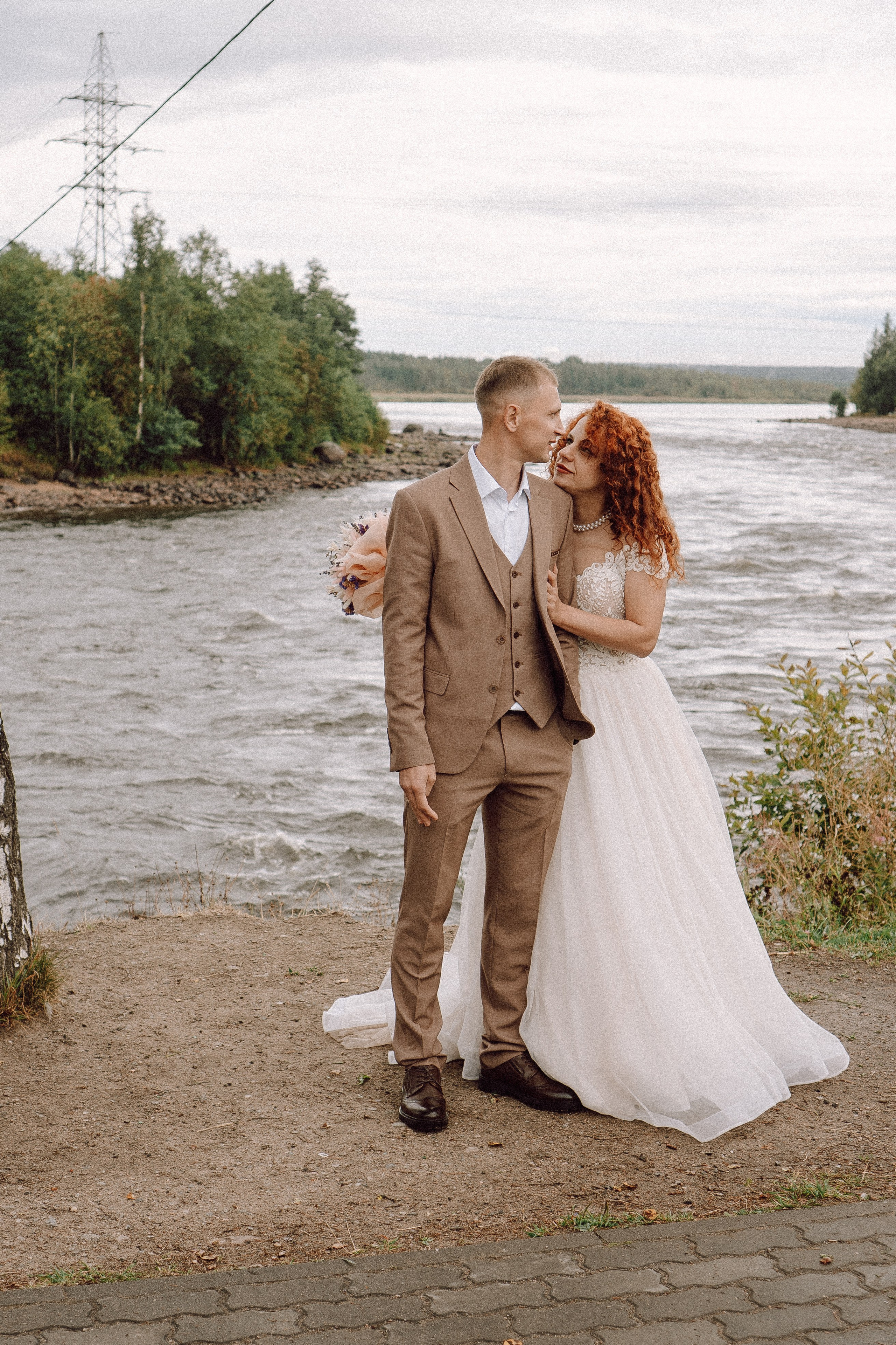 СВАДЕБНАЯ ФОТОСЕССИИЯ ПАРЫ В ГОРОДЕ ПРИОЗЕРСК В СОСНОВОМ ЛЕСУ И С ПИКАПОМ. Профессиональный фотограф, Санкт-Петербург — Виктория Богомолова