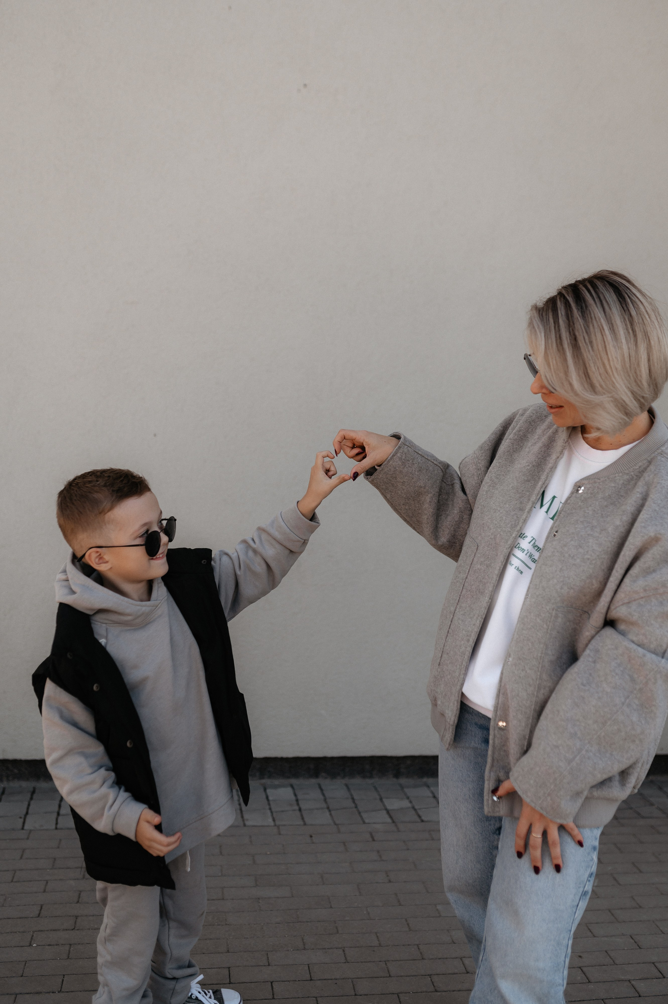 Городская прогулка мамы и сына. Главная