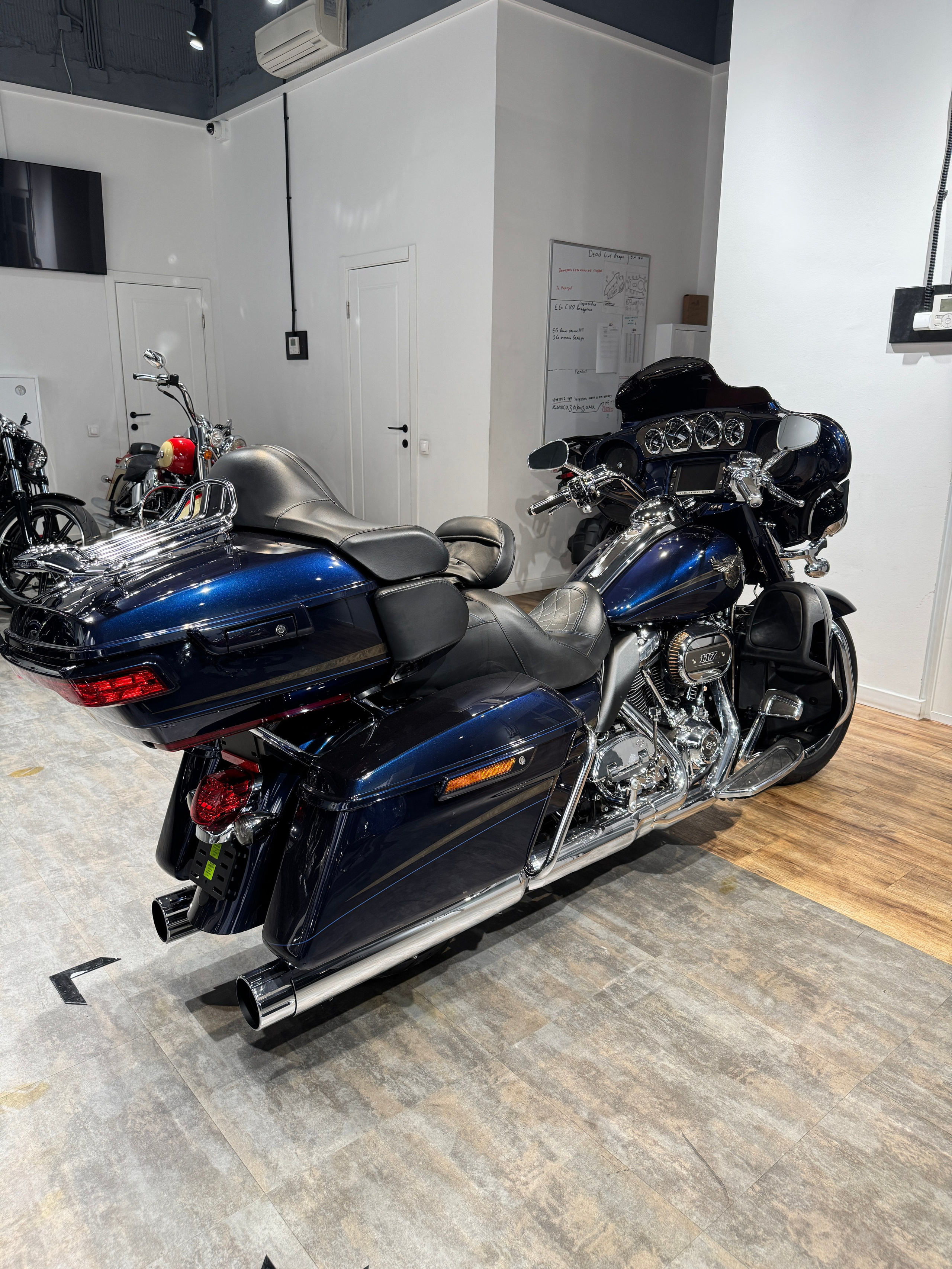 Мотоциклы Harley-Davidson 2018 HD CVO Ultra Limited 115 (Touring)  — купить мотоцикл. Hello Davidson, Москва. Только хорошие мотоциклы…