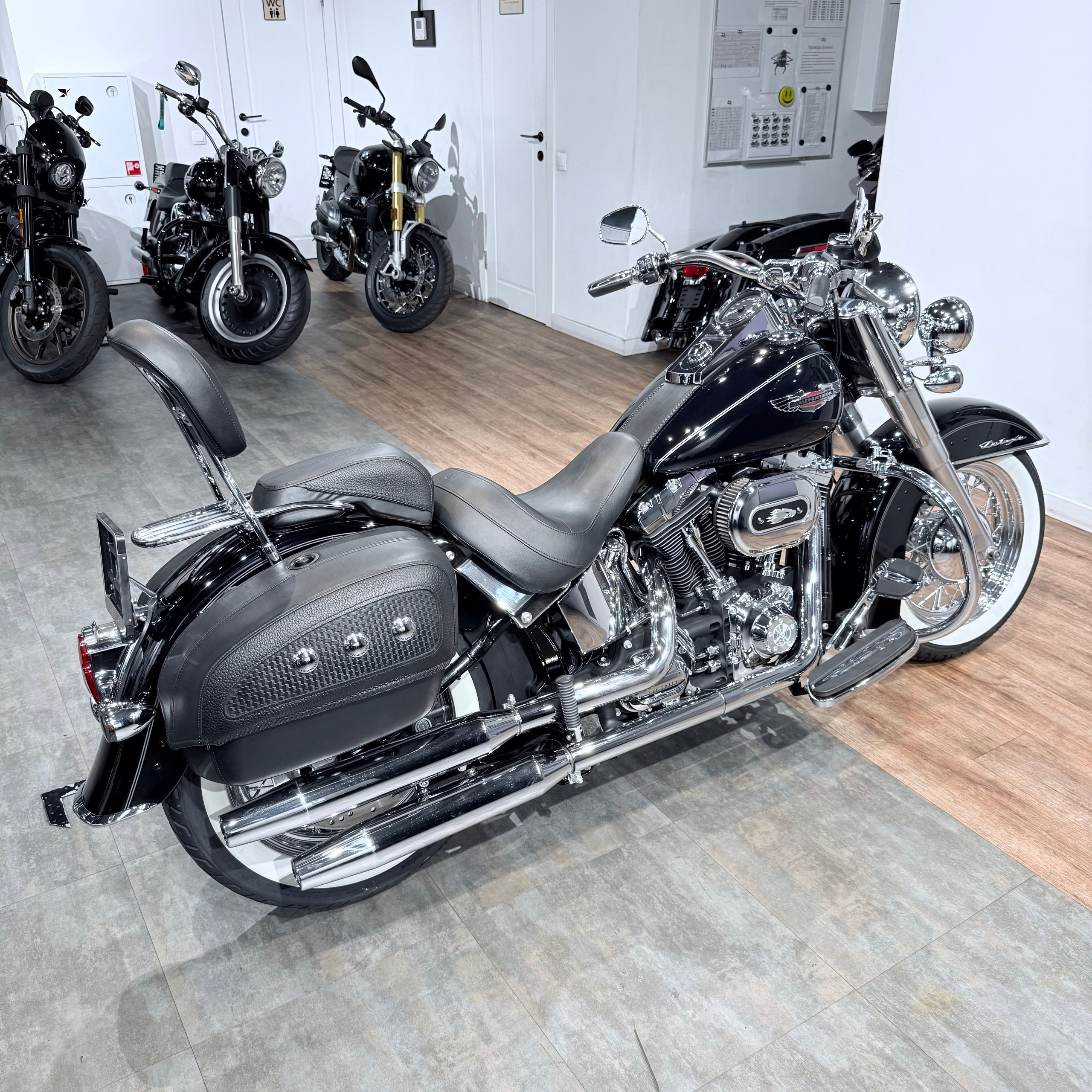 2011 Softail Deluхе АВS Vivd Black. Hello Davidson, Москва. Только хорошие мотоциклы…