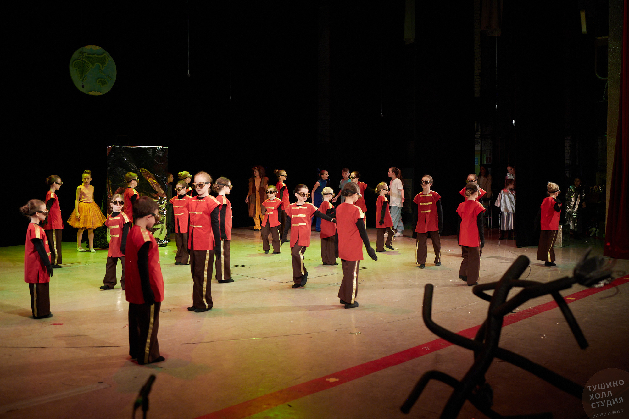 Спектакль «Волшебник из страны Оз». Школа «Инсайд». Фотографъ Сергѣевъ. Поймать мгновеніе