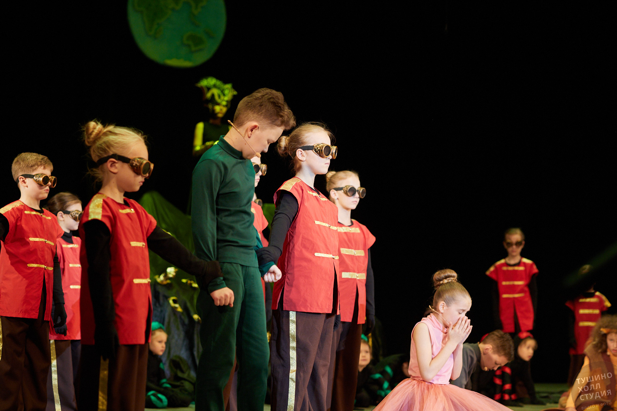 Спектакль «Волшебник из страны Оз». Школа «Инсайд». Фотографъ Сергѣевъ. Поймать мгновеніе