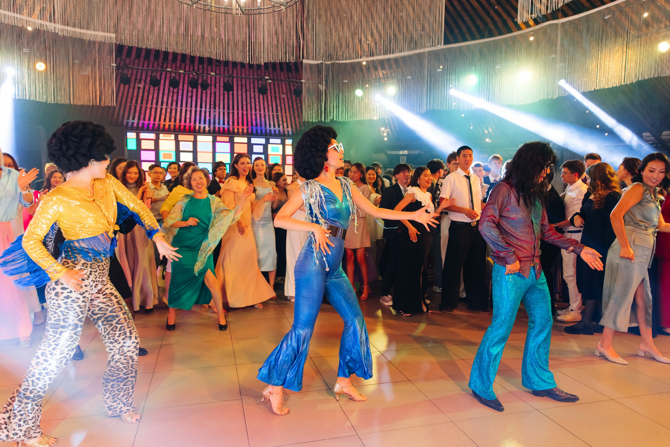 Выпускной вечер. 49 школа. Баран на корове. Свадебный и семейный фотограф в Улан-Удэ